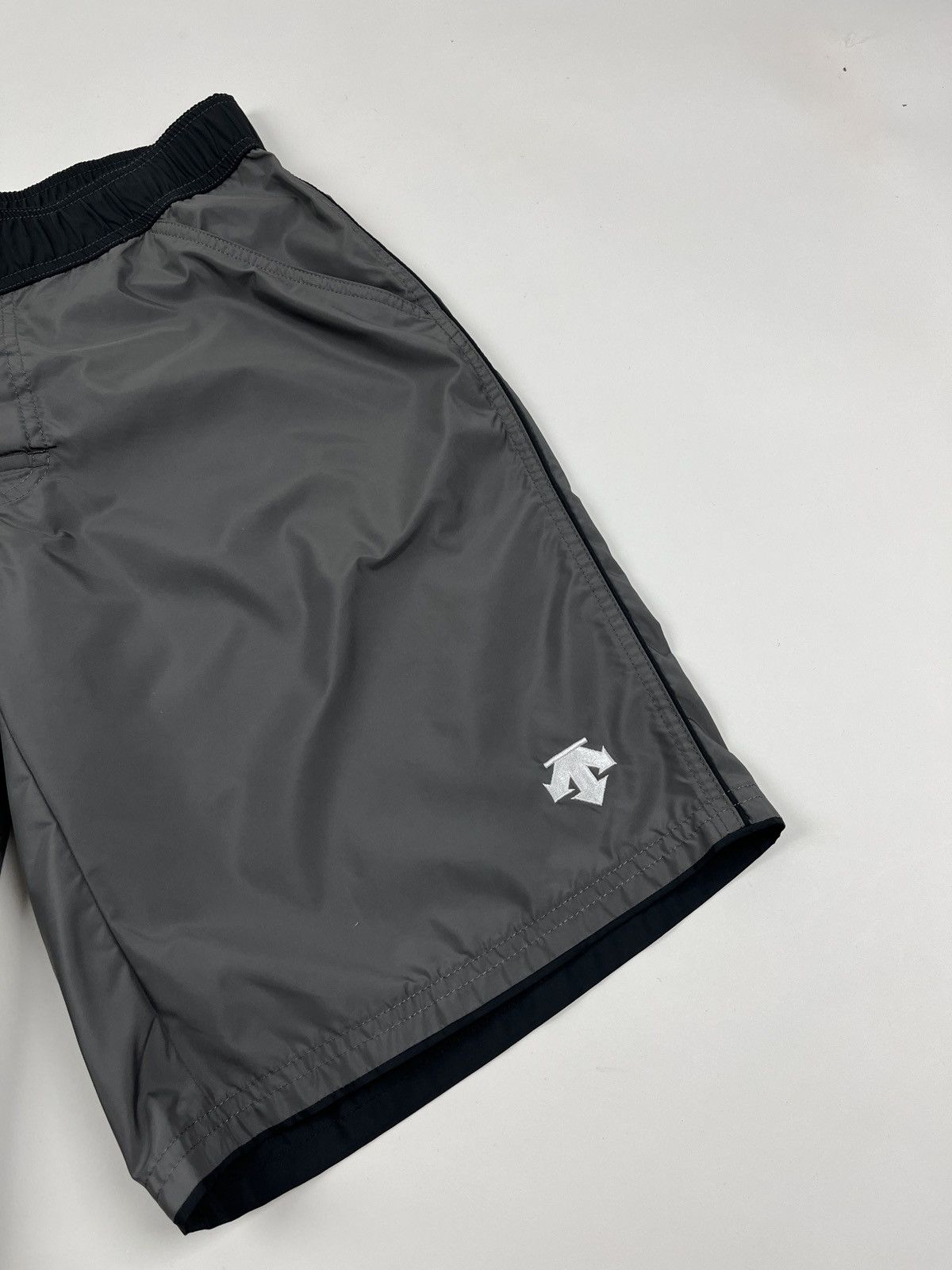 Descente Descente Athletic Nylon Cargo Shorts Size US 34 / EU 50 - 2 Thumbnail