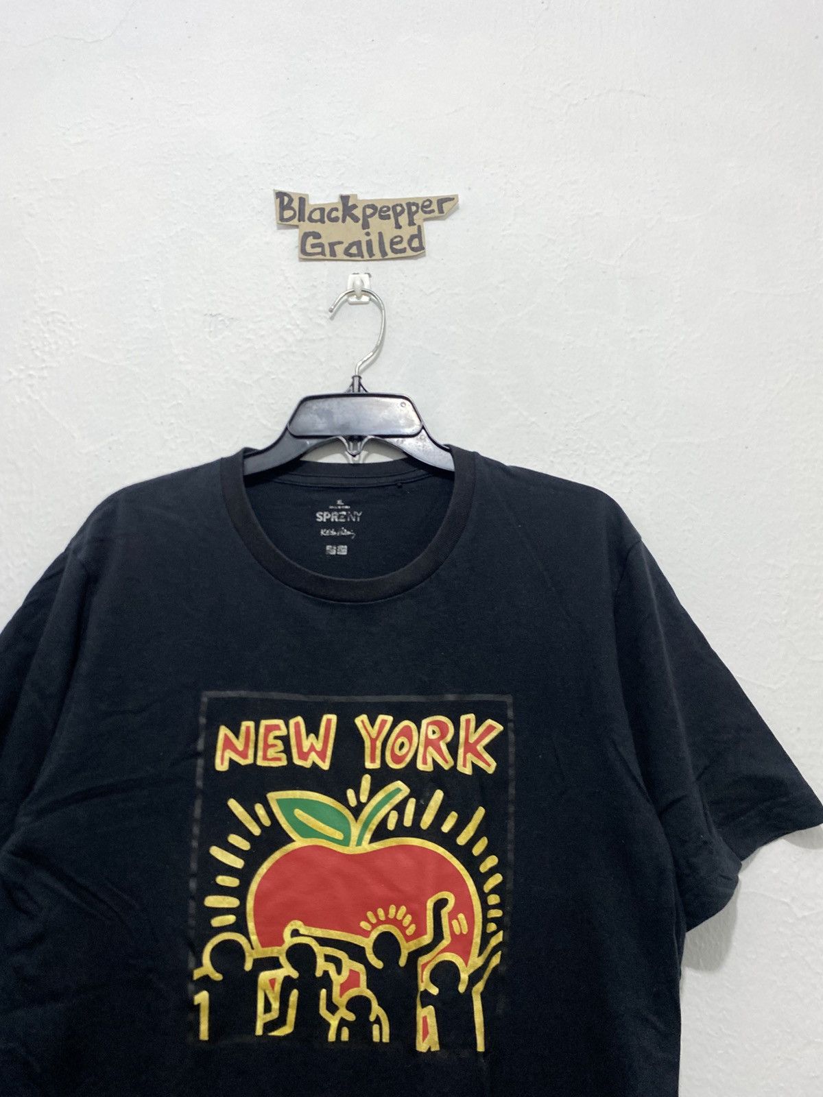 Keith Haring Keith Harring x Uniqlo New York Apple T Shirt Size US XL / EU 56 / 4 - 2 Thumbnail