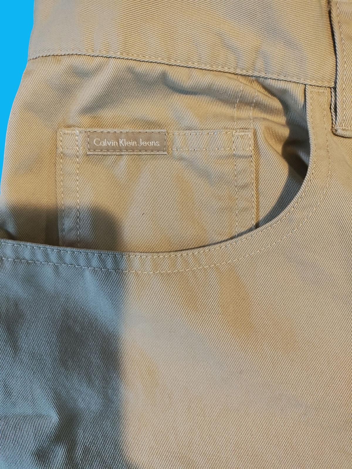 Designer Calvin Klein Women's Khaki Chino Shorts Size 34" / US 12 / IT 48 - 2 Thumbnail