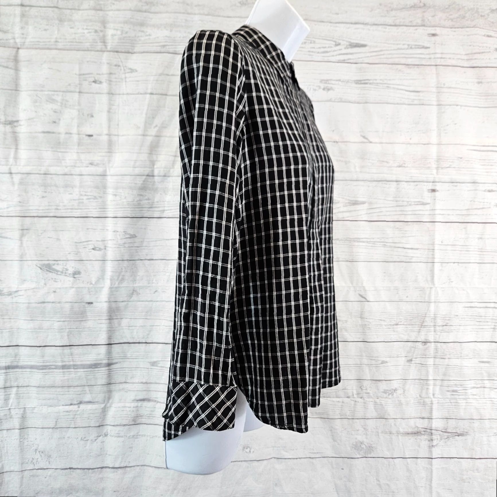J. Jill J. Jill Womens Blouse XS Petite Long Sleeve Button Back Top Multicolor Rayon Shirt Womens XS Petite Black White Colorful 90s Size XS / US 0-2 / IT 36-38 - 3 Thumbnail