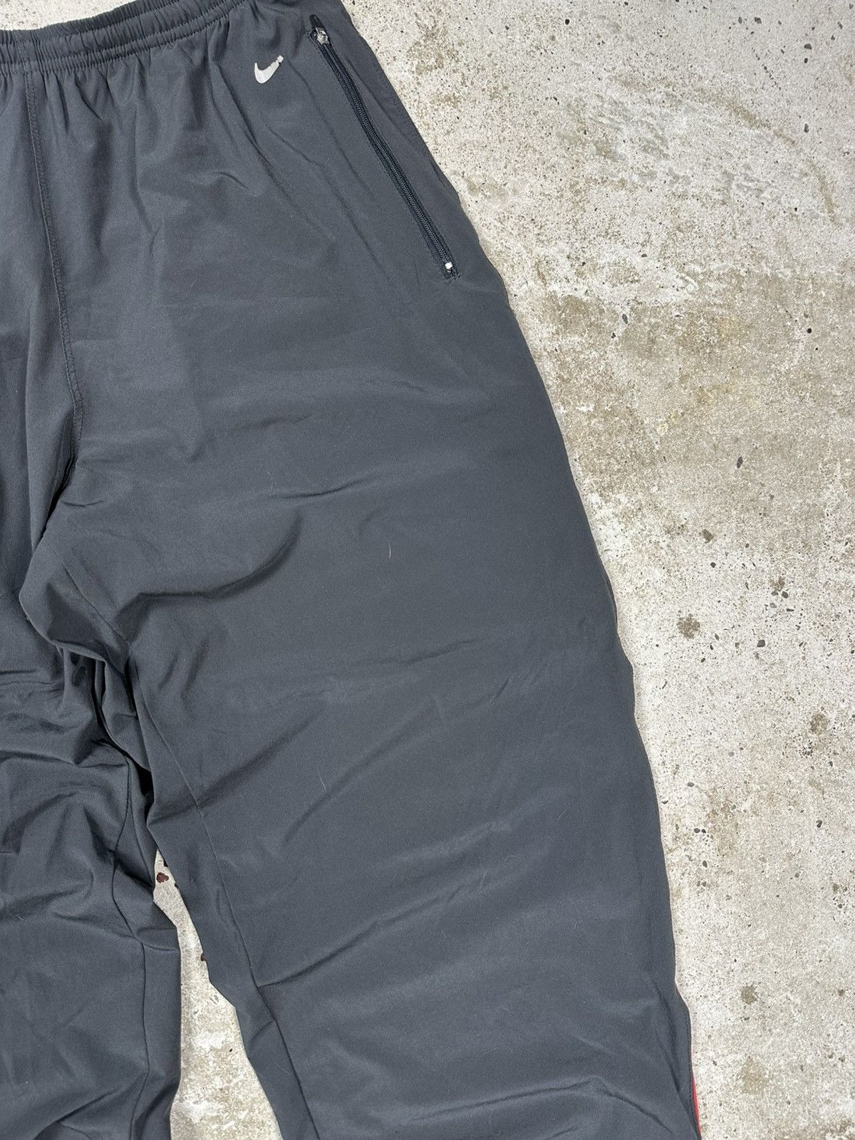 Nike × Vintage Vintage Y2K Nike Grey Baggy Track Pants Swoosh Size US 34 / EU 50 - 6 Thumbnail