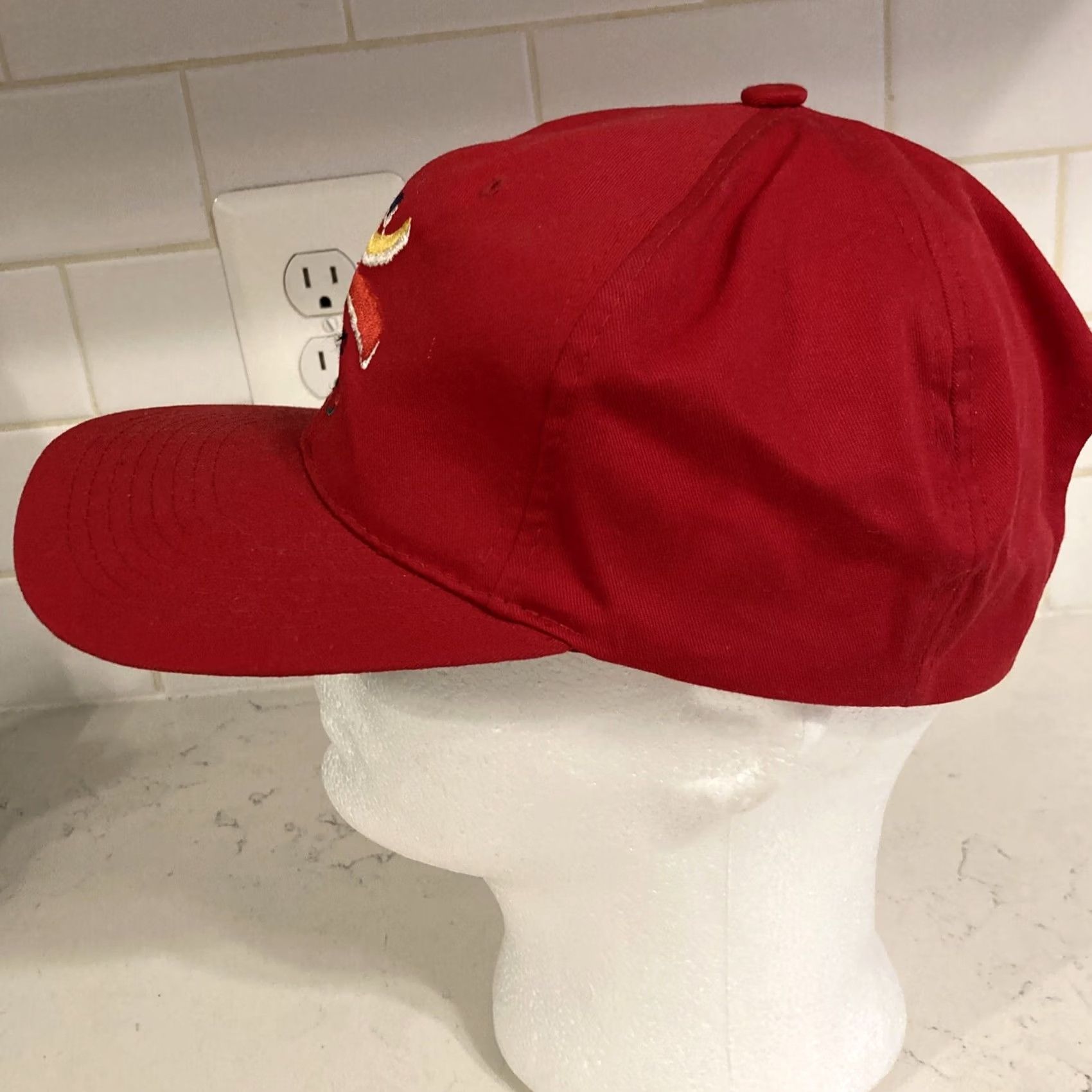 Vintage VINTAGE American Sports Wear Red Flat Brim Barcelona Olympics 1992 Snapback Men One Size Red Sports Snapback Mens Size ONE SIZE - 5 Thumbnail