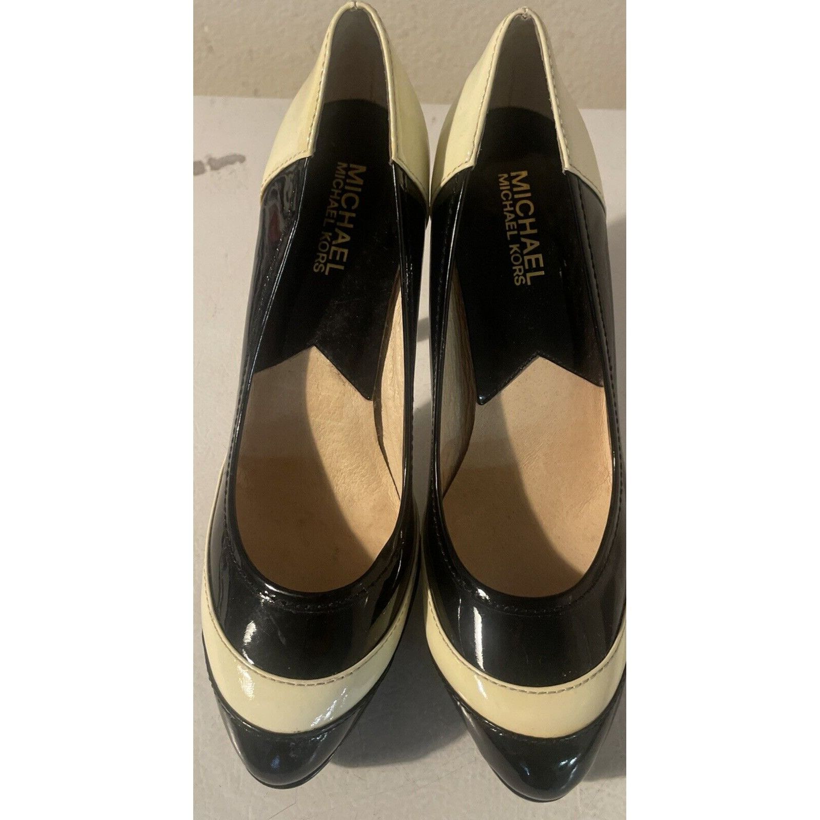 Michael Kors Michael Kors women's Size 7.5 Pressly Cap Toe Pump black & t Size US 7.5 / IT 37.5 - 1 Thumbnail