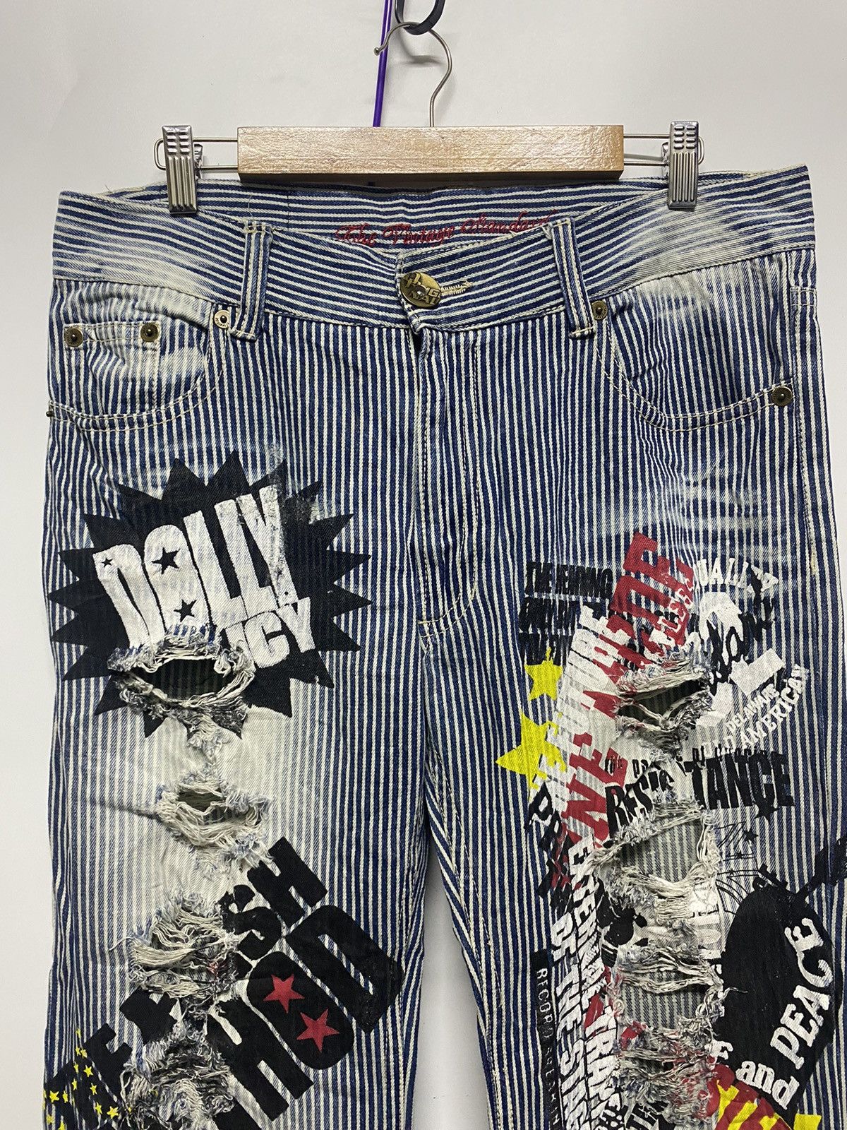 Japanese Brand Japanese Distressed Stripes Printed Original Jeans Pants Size US 36 / EU 52 - 3 Thumbnail