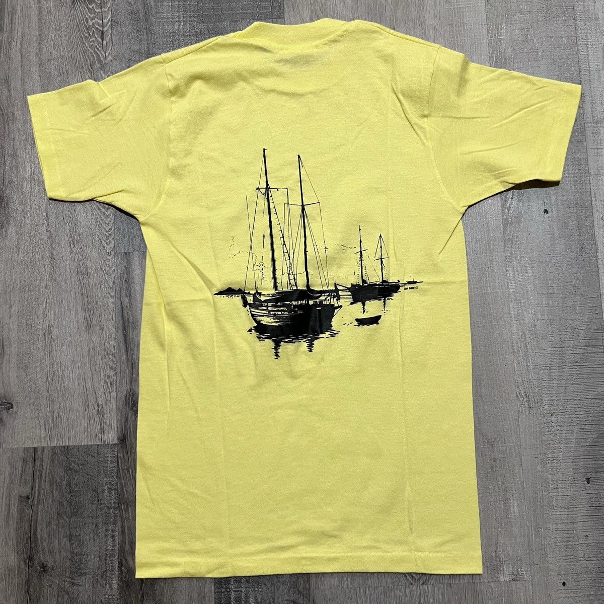 Hanes × Vintage VTG Connecticut 80s Yellow Sailing Boating Nautical T Shirt Size US S / EU 44-46 / 1 - 2 Thumbnail