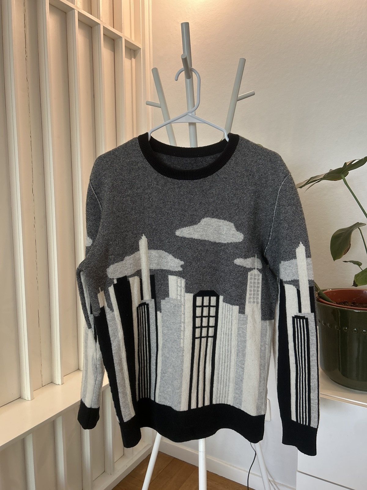 Maison Kitsune MAISON KITSUNÉ REVERSIBLE DAY & NIGHT CREW KNIT Size US M / EU 48-50 / 2 - 2 Thumbnail