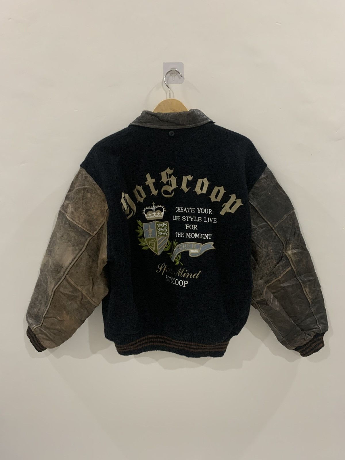 Japanese Brand Vintage 80’s “HOT SCOOP” Lettermen Varsity Jacket Size US L / EU 52-54 / 3 - 1 Thumbnail