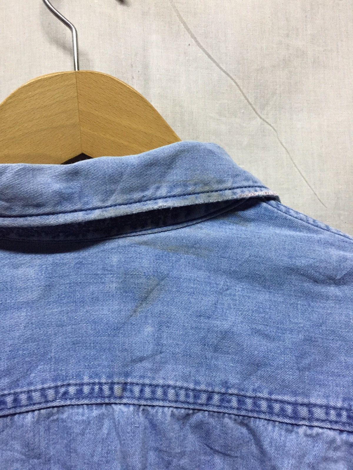 Japanese Brand Vintage Blue Blue Distressed Sunfaded Chambray Size US L / EU 52-54 / 3 - 7 Thumbnail