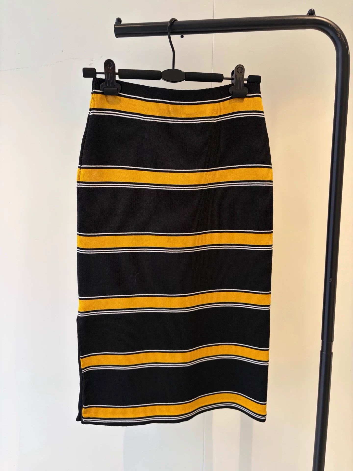 Louis Vuitton LV striped knit bodycon skirt Deadstock S Size 26" / US 2 / IT 38 - 1 Thumbnail