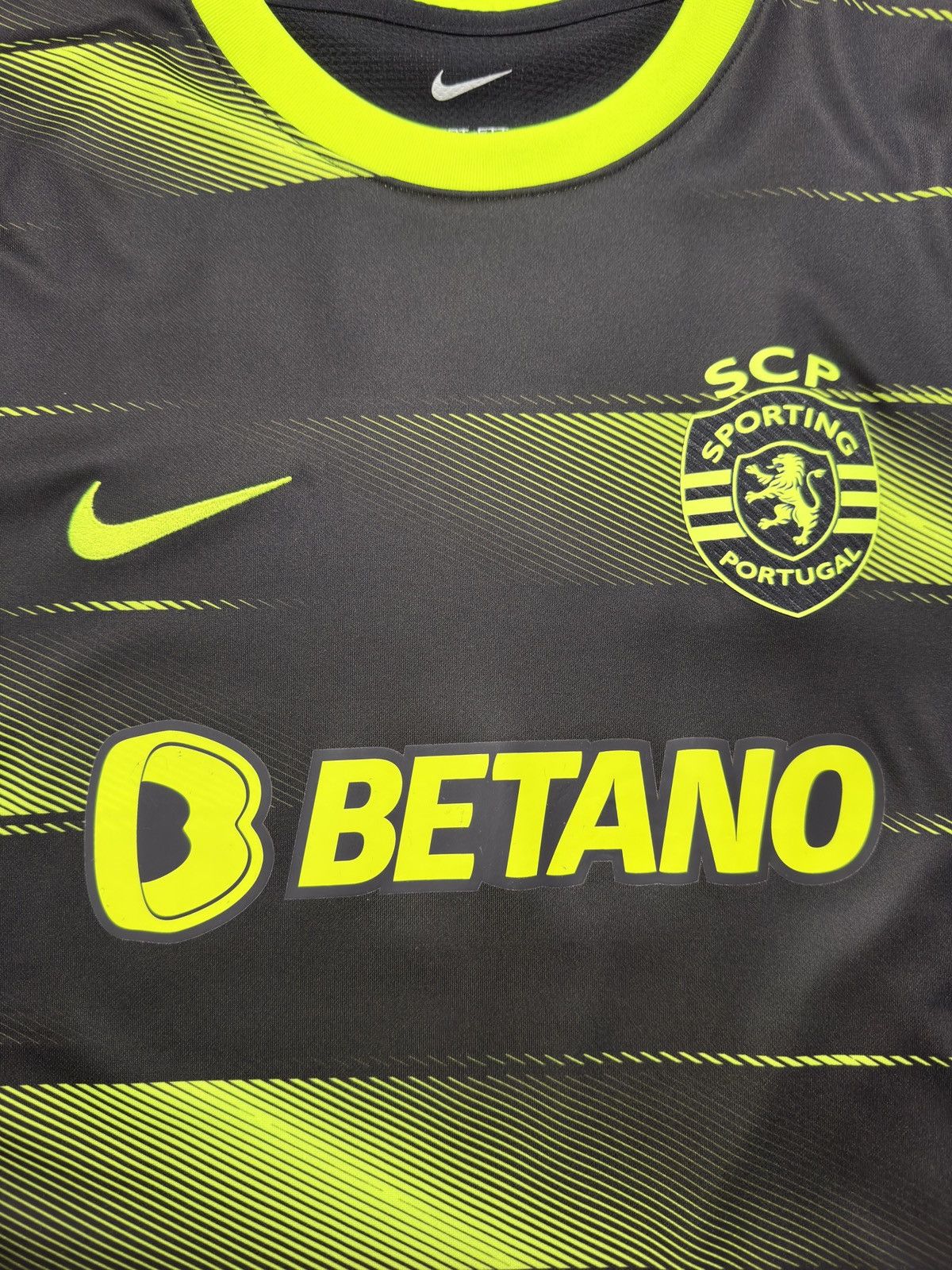 Nike NIKE SPORTING LISBON 2022 AWAY FOOTBAL SHIRT SOCCER JERSEY Size US M / EU 48-50 / 2 - 5 Thumbnail
