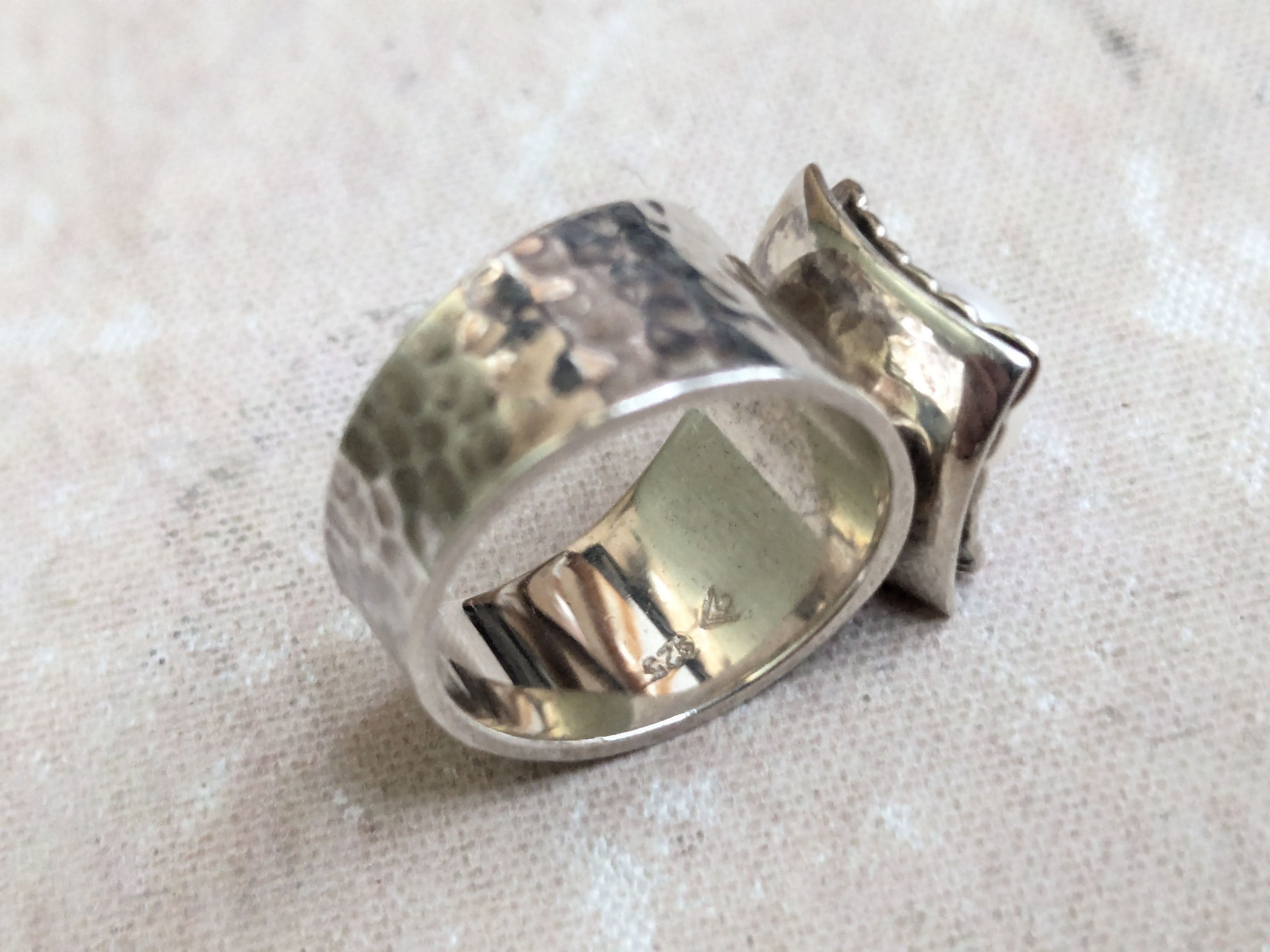 Sterling Silver Silpada Sterling Silver Ring Pearl 6.5 Hammered Size ONE SIZE - 10 Thumbnail