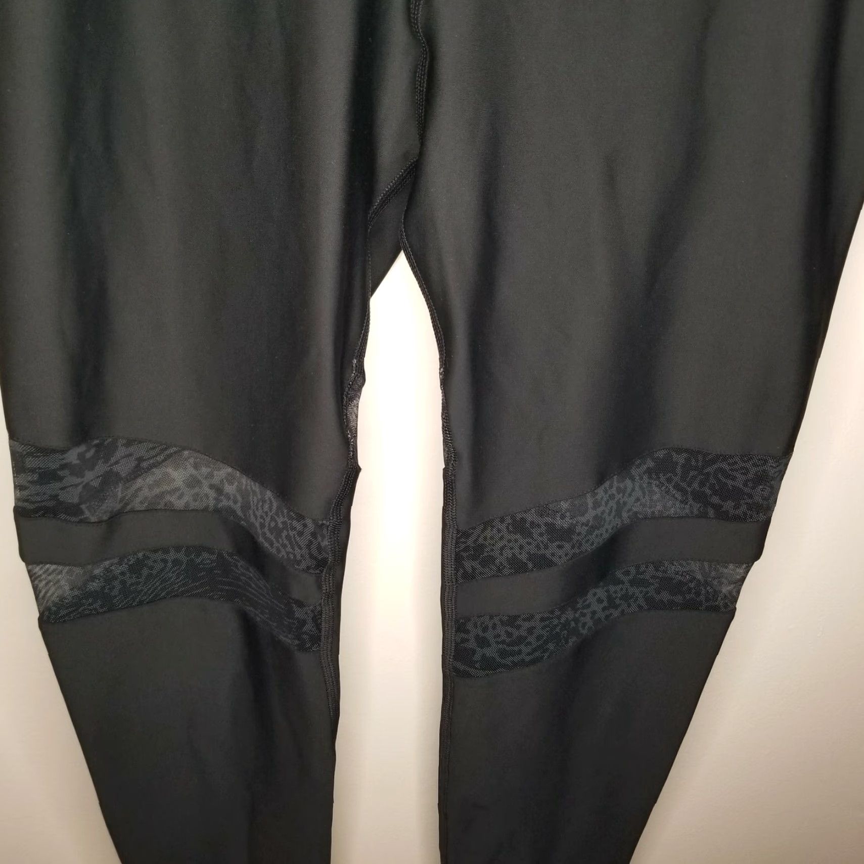 Vintage Uintah Womens Yoga Pants Size 3 Black Cheetah Compression Activewear Size 26" / US 2 / IT 38 - 2 Thumbnail