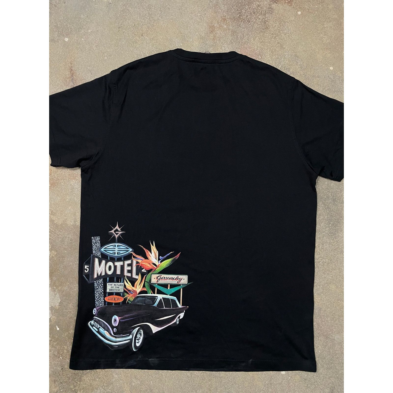 Givenchy Givenchy Car Tee XS Used Size US XS / EU 42 / 0 - 2 Thumbnail