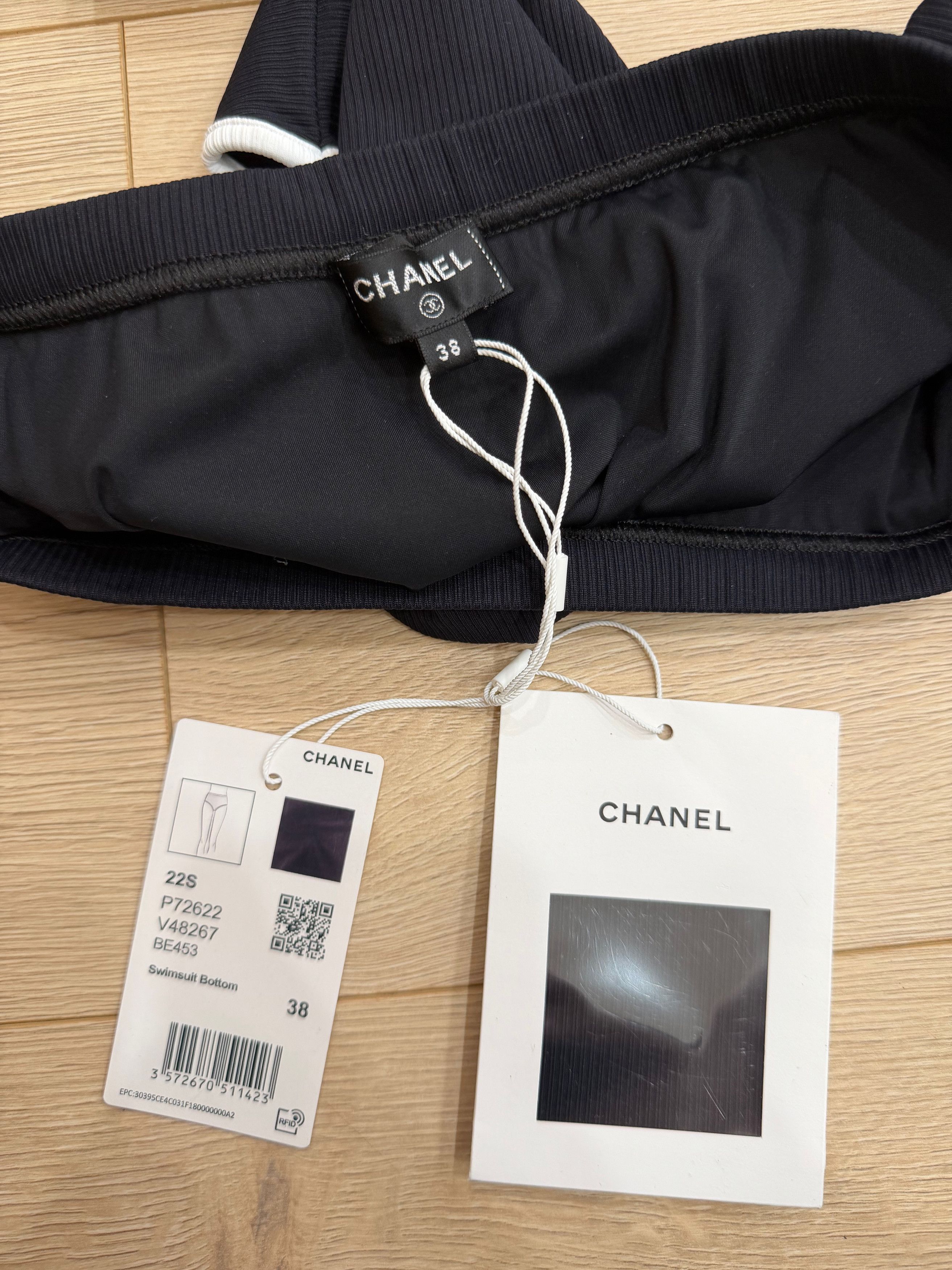 Chanel 22S White CC Logo Bikini Two Piece Swimsuit Bathing Suit 38 Size XS / US 0-2 / IT 36-38 - 15 Thumbnail