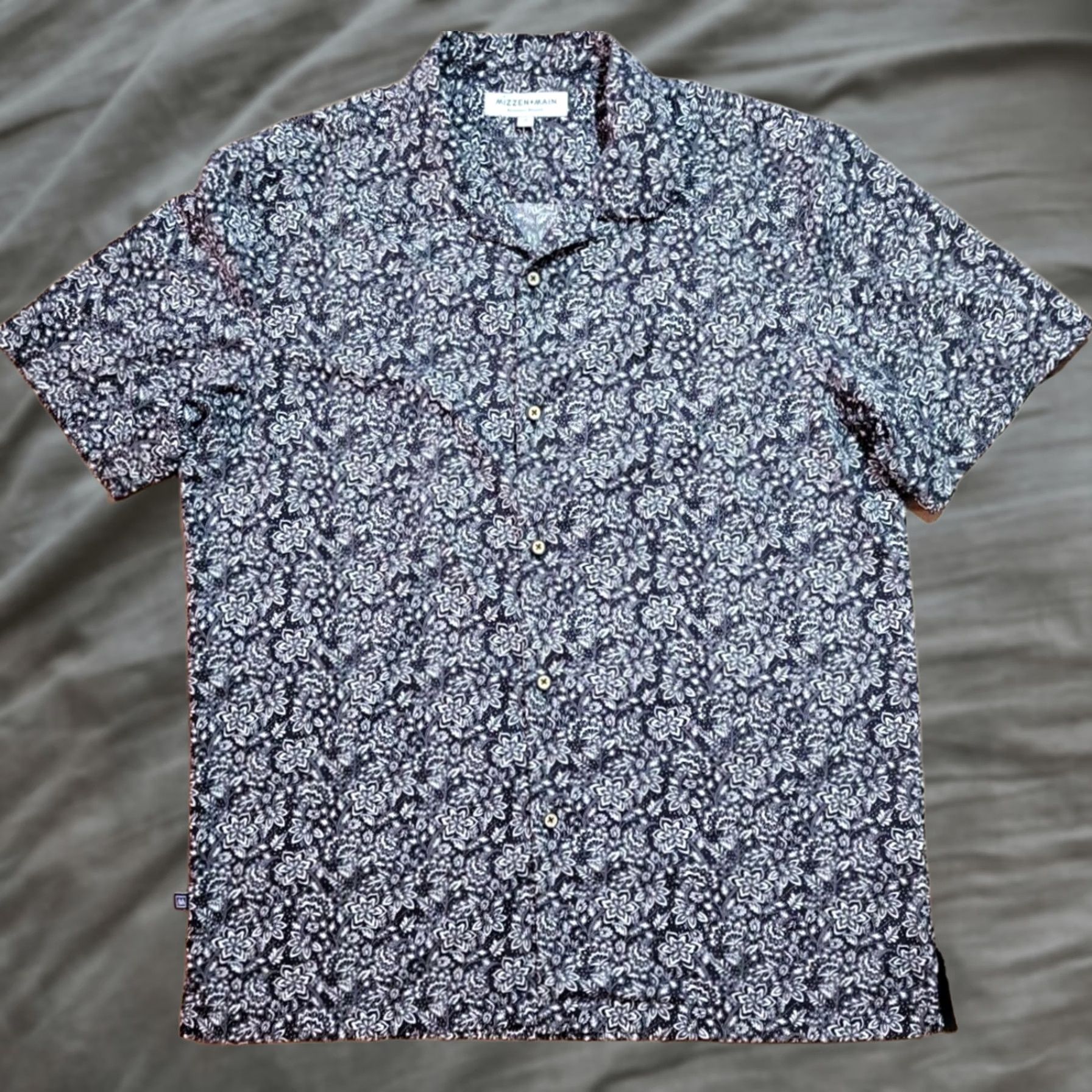 Mizzen+Main MIZZEN + MAIN Shirt Medium Black Floral Hawaii Short Sleeve Button Up Nylon Size US M / EU 48-50 / 2 - 1 Thumbnail