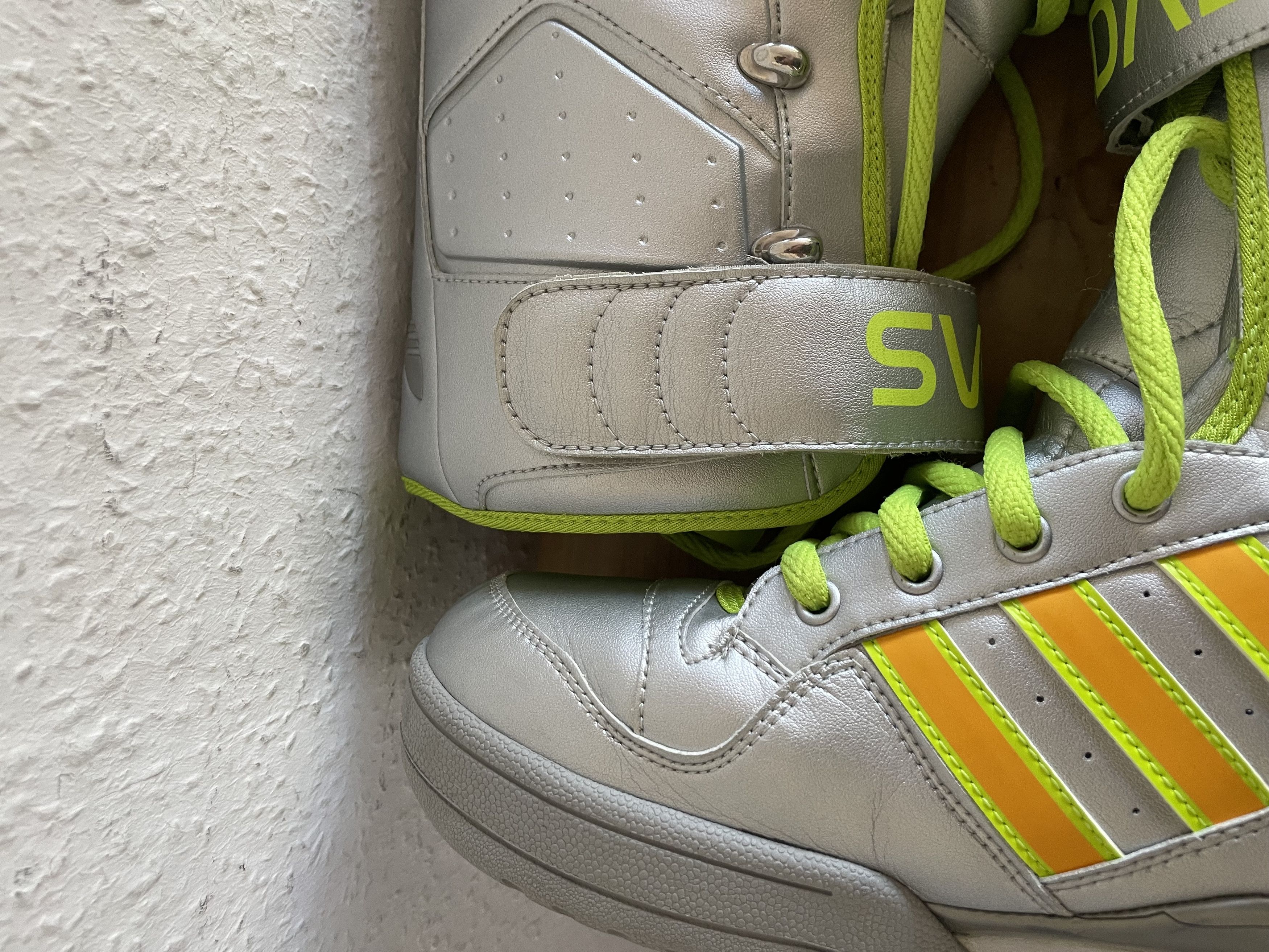 Adidas × Jeremy Scott JS Snow Moon Boot Silver Neon Size US 9.5 / EU 42-43 - 22 Thumbnail