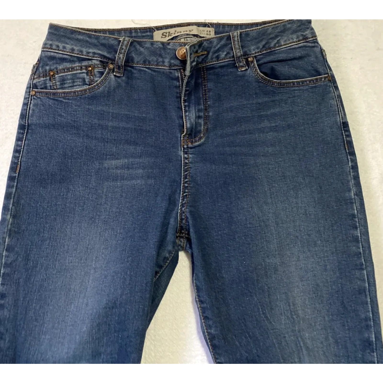 Vintage Skinny Jeans Women's Size 8 Denim Blue 27 Inseam 5-Pocket Zip Button Slim Mid Rise Stretch Cotton Blend Casual Modern 8 Regular Jeans Mens? Size 30" / US 8 / IT 44 - 2 Thumbnail