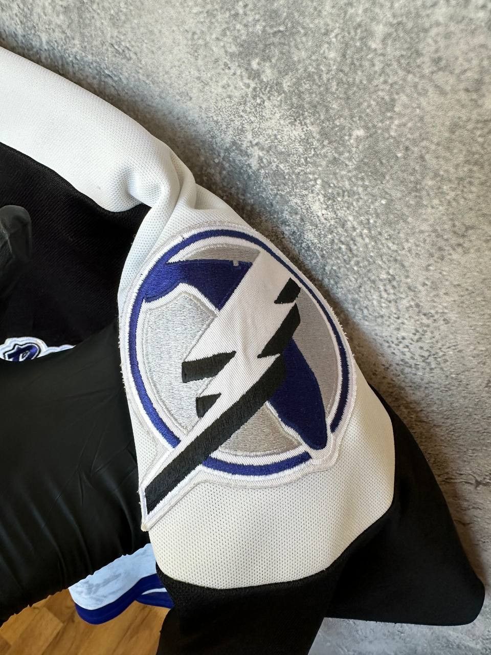 Ccm Vintage CCM NHL Tampa Bay Lightning Jersey Made in Canada Size US XL / EU 56 / 4 - 14 Thumbnail