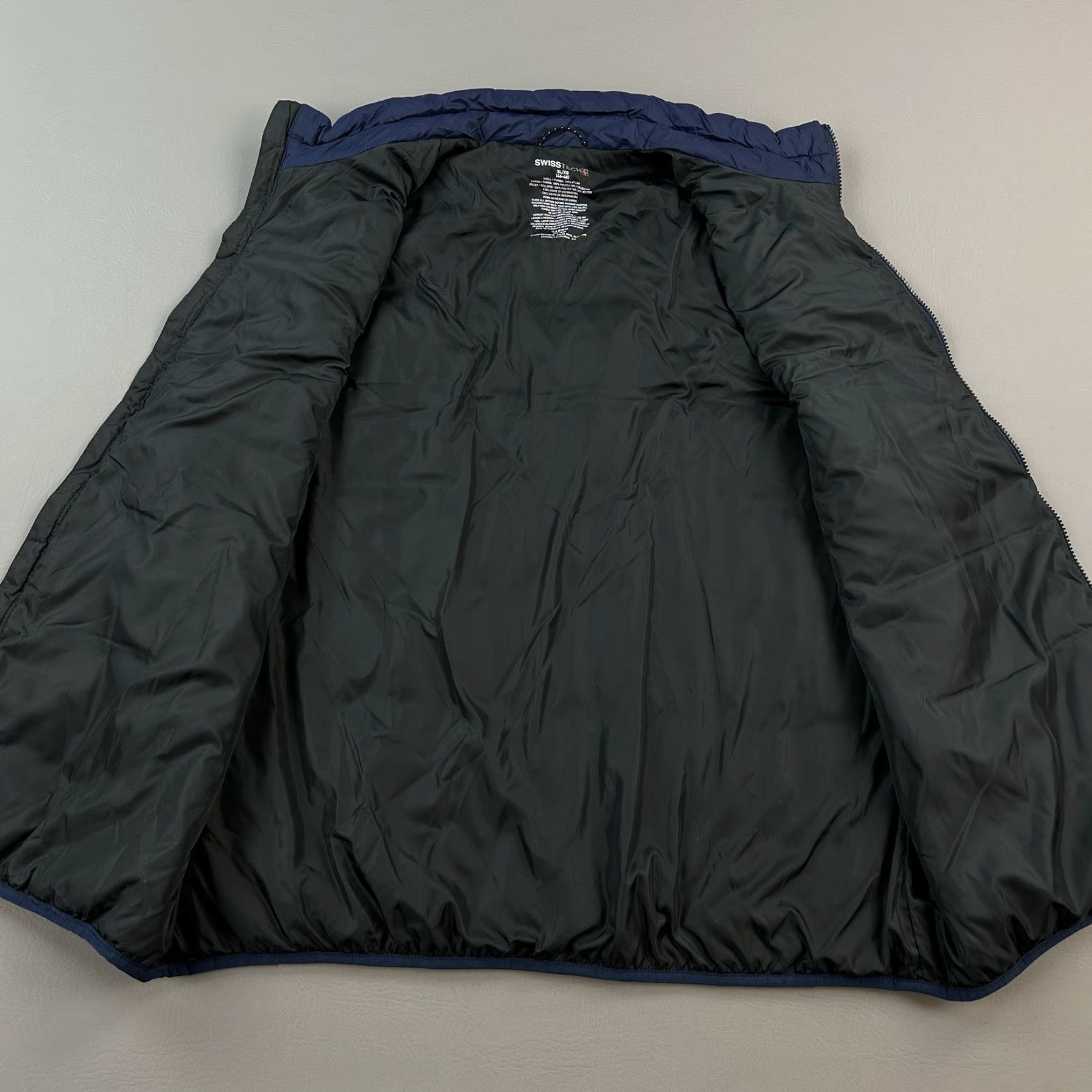 Vintage Swiss Tech Vest Mens Large Full Zip Lightweight Quilted Puffer Outdoor Size US L / EU 52-54 / 3 - 2 Thumbnail