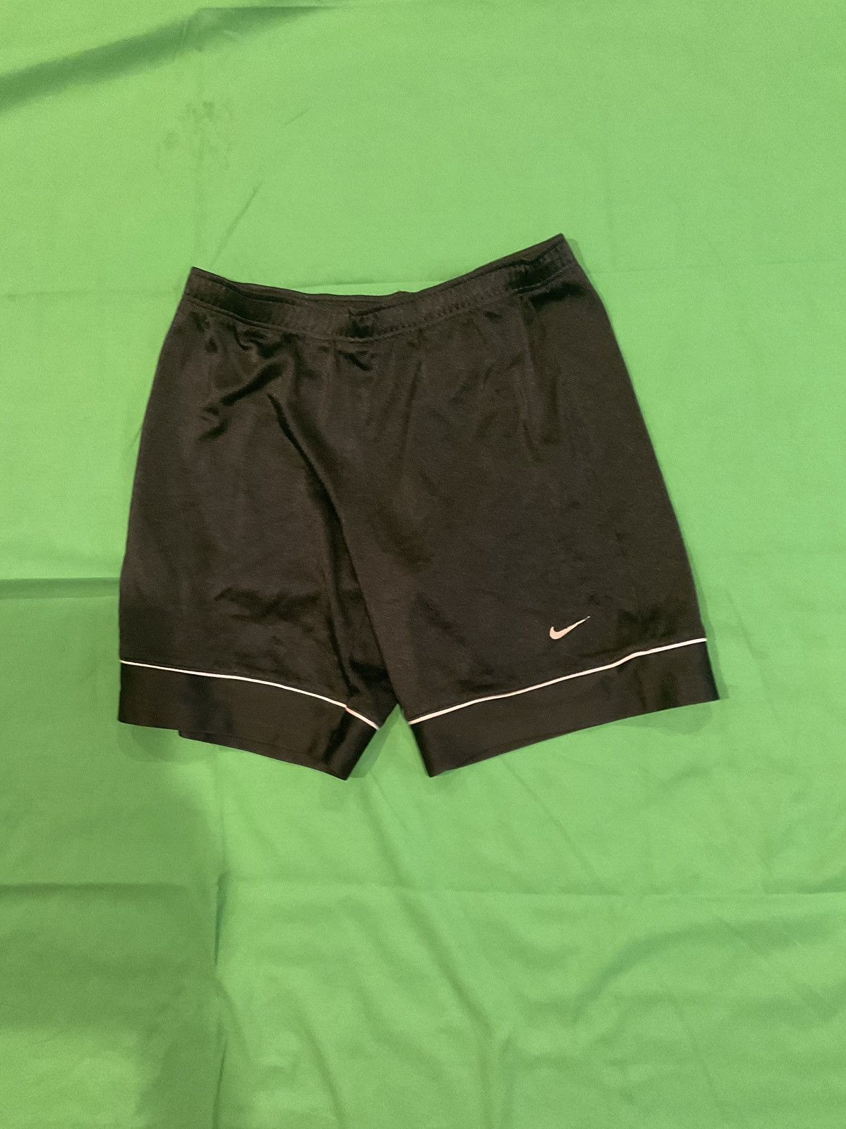Nike × Vintage Vintage Nike black shorts Size US 30 / EU 46 - 1 Thumbnail