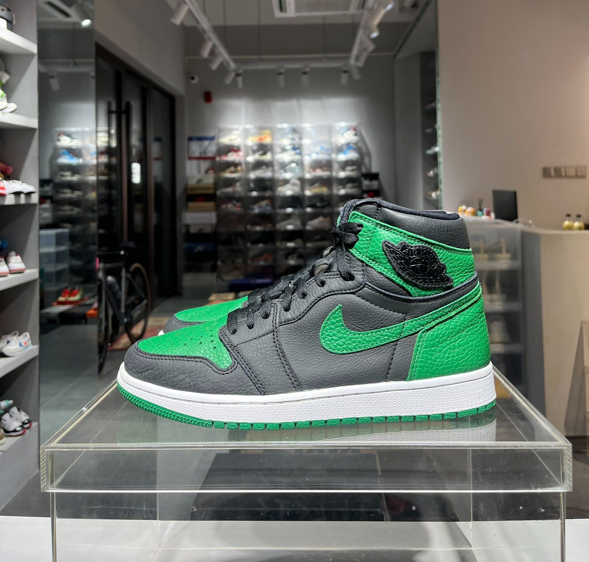 Nike Nike Green Lowtop Sneakers 42 Men Size US 9 / EU 42 - 1 Thumbnail