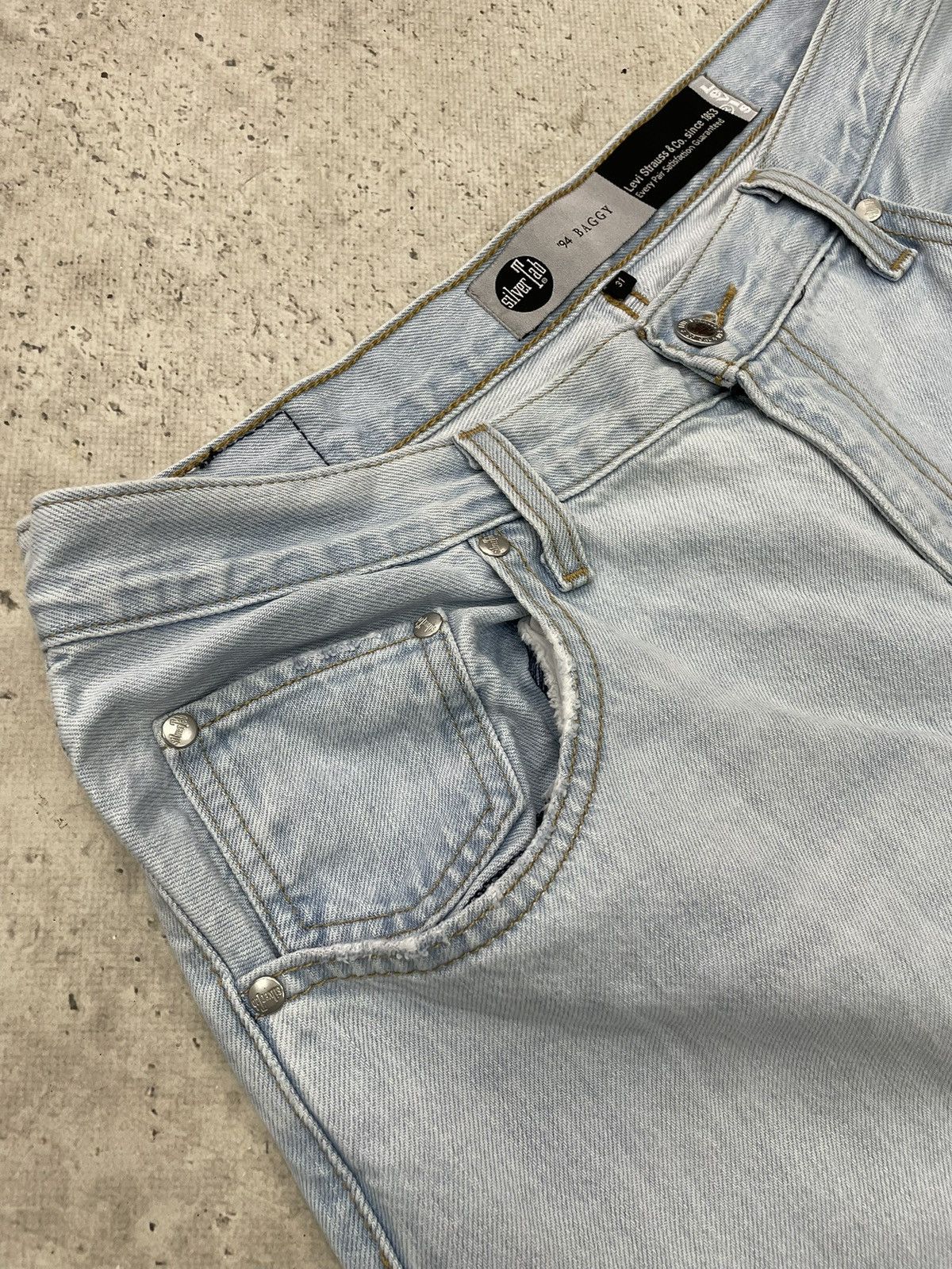 Levi's Levi’s Silver Tab blue baggy jeans 90s y2k streetwear Size US 31 - 5 Thumbnail