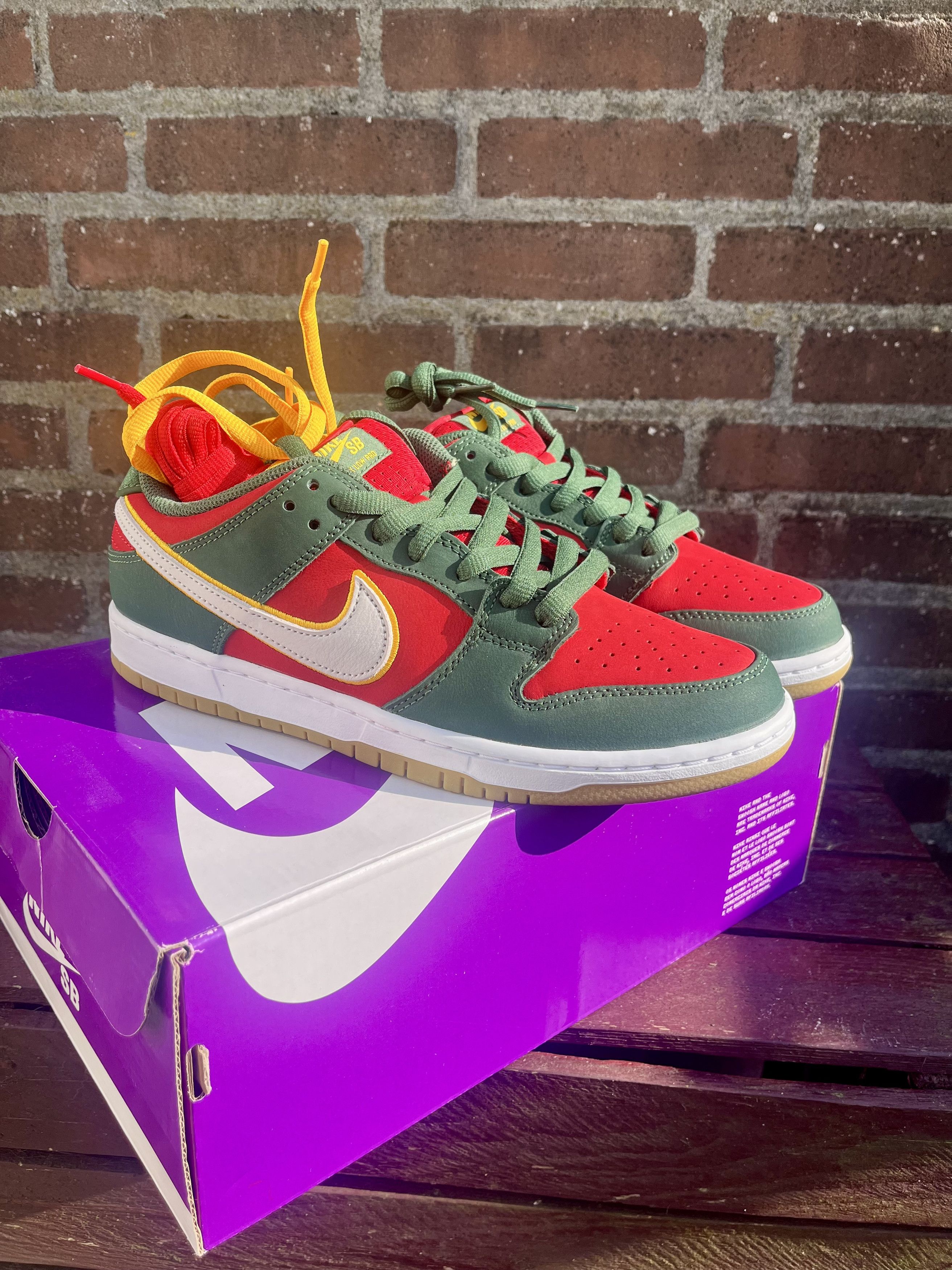 Nike SB Dunk sb low pro prm Seattle Supersonics 9.5 43 Size US 9.5 / EU 42-43 - 1 Thumbnail