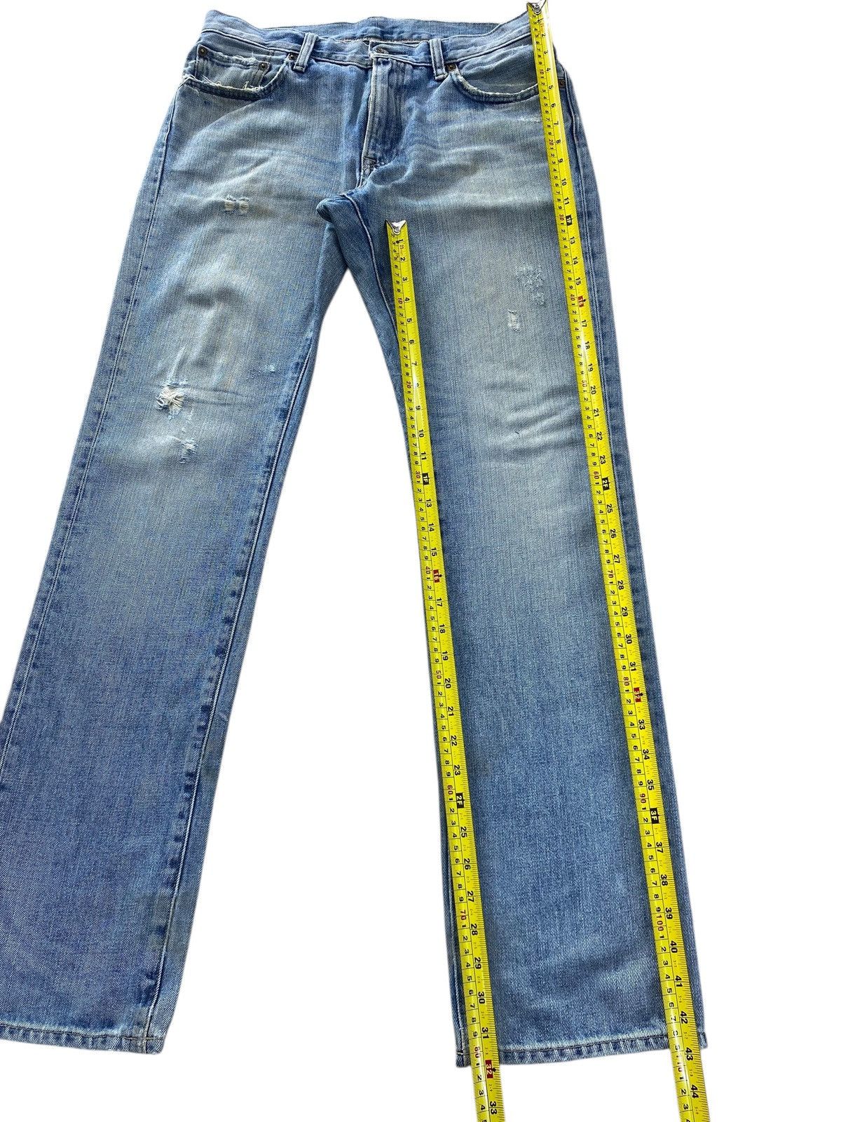 Uniqlo Uniqlo Light Wash Ripped Style Straight Leg Jeans Size US 32 / EU 48 - 8 Thumbnail