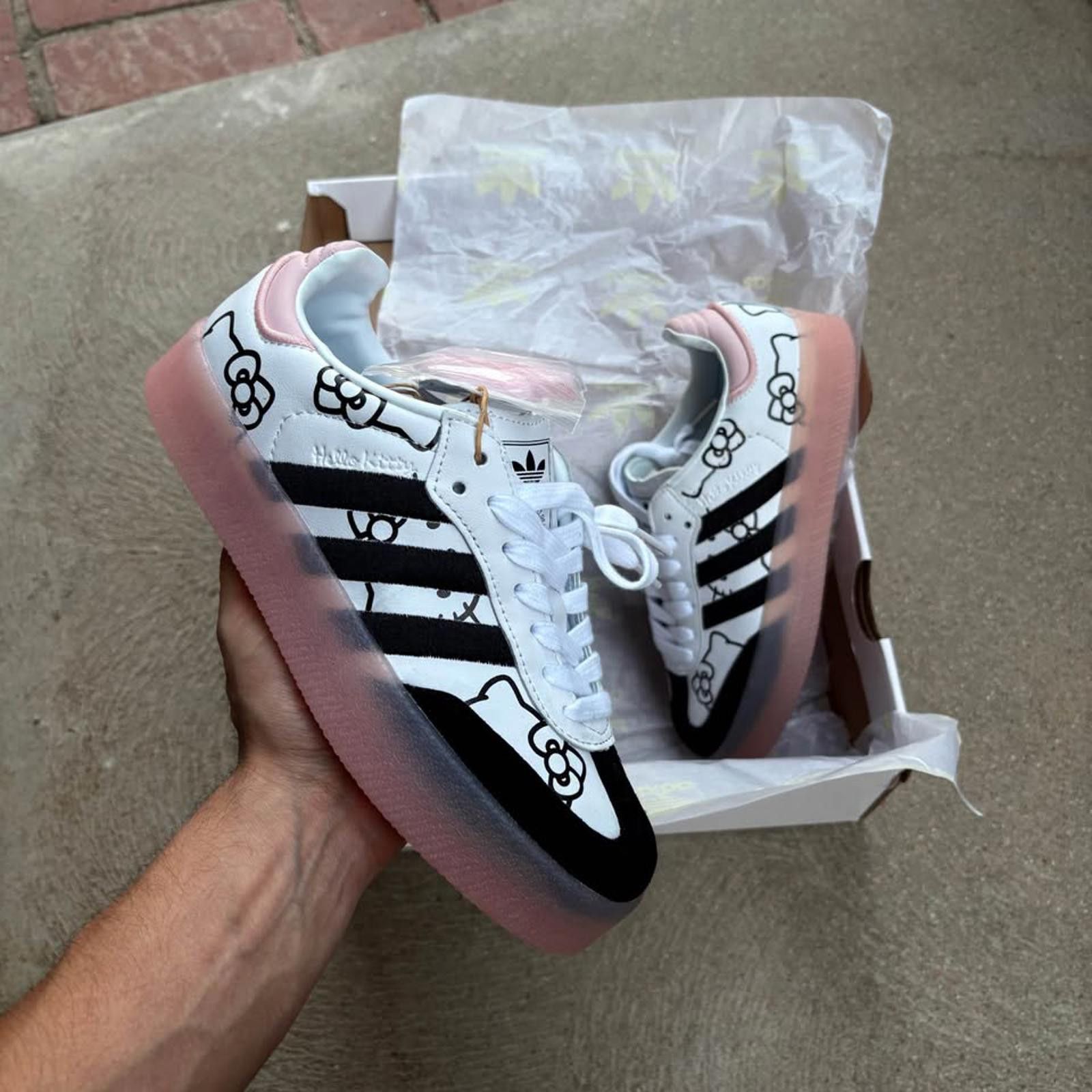 Adidas Adidas x Hello Kitty Samba “Valentine” – US 5 (Women’s) Size US 5 / IT 35 - 2 Thumbnail