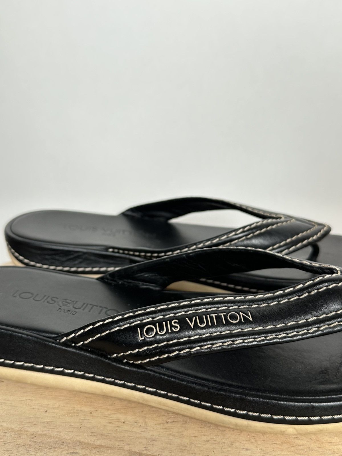 Louis Vuitton Louis Vuitton LV leather flip flops thongs with dustbag Size US 8.5 / IT 38.5 - 8 Thumbnail