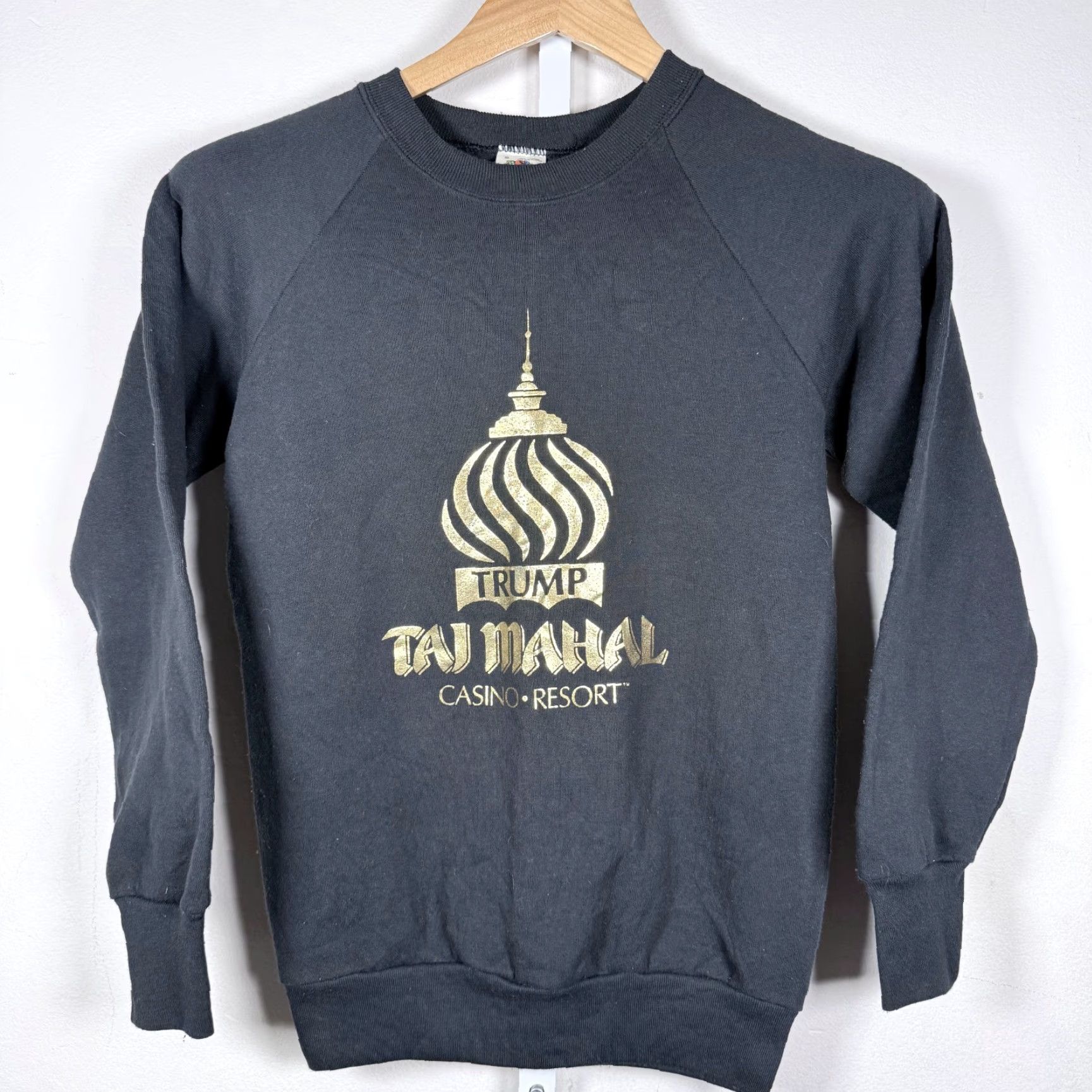 Fruit Of The Loom VINTAGE Fruit of the Loom Sweatshirt Unisex Adults Small Black 90s USA Taj Mahal Logo MAGA Rare Size US S / EU 44-46 / 1 - 2 Thumbnail