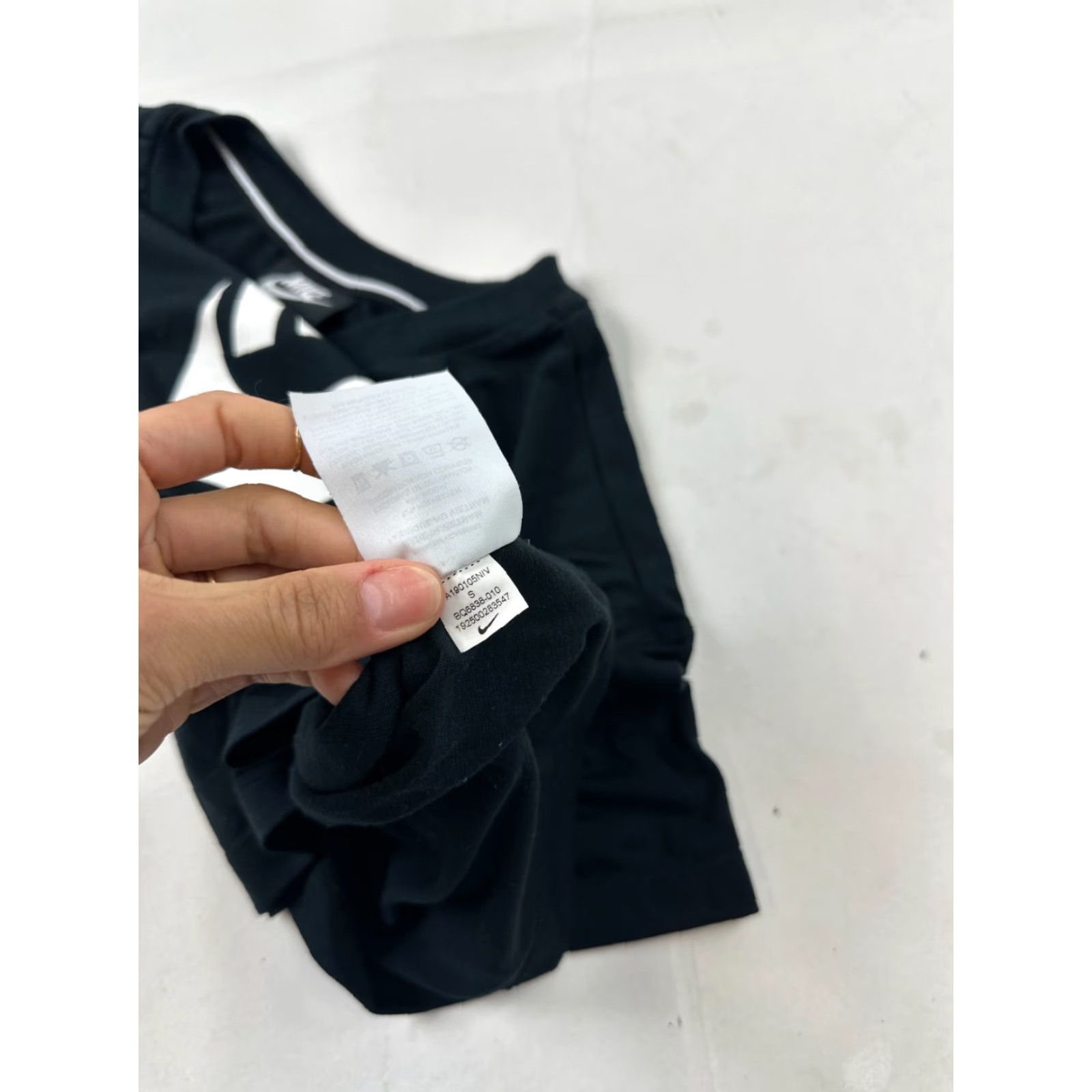 Nike Nike Shirt Womens Small Black Spell Out Futura Essential Icon Crop BQ6838-010 Size S / US 4 / IT 40 - 6 Thumbnail