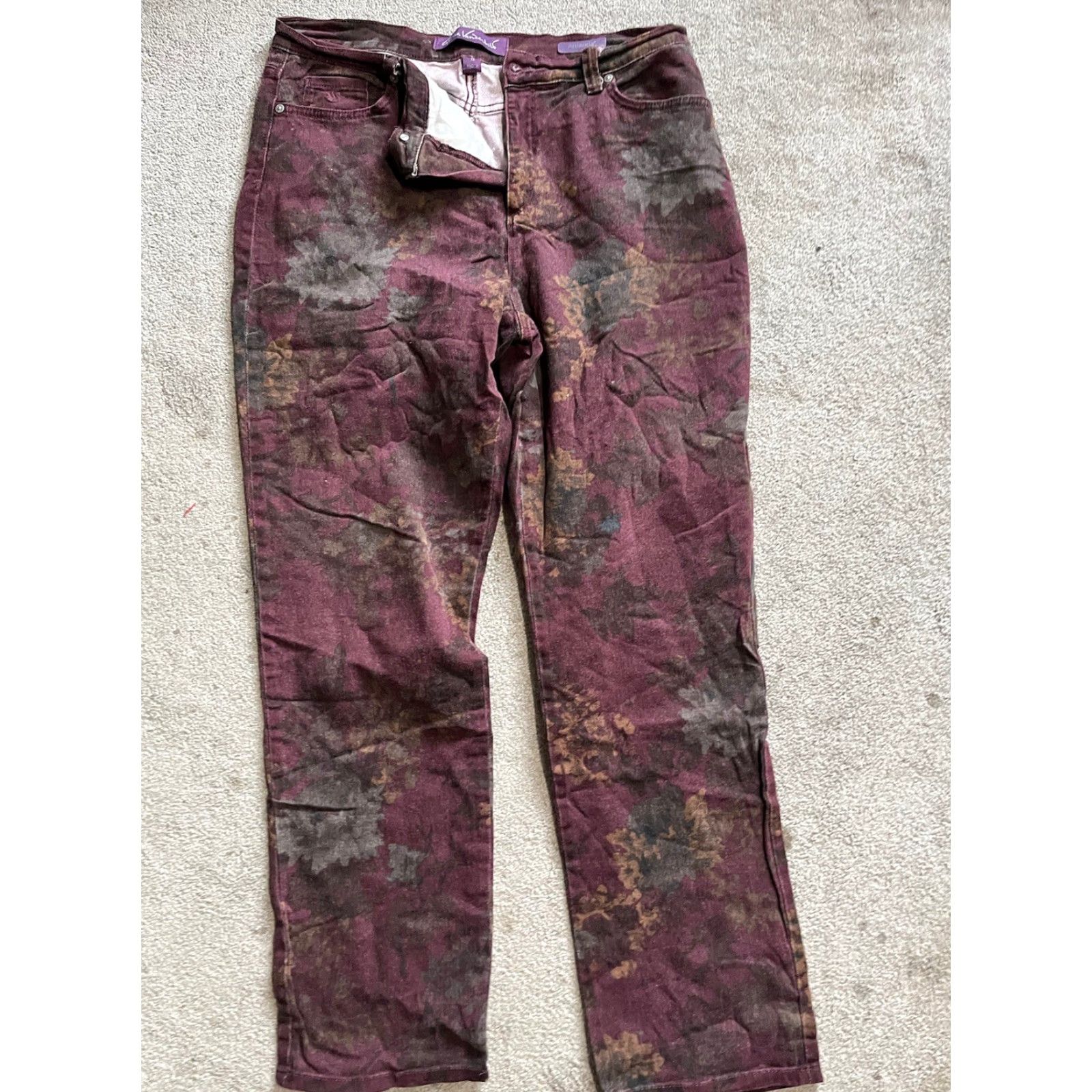 Gloria Vanderbilt Gloria Vanderbilt Amanda Jeans Womens 12 Burgundy Floral High Rise Straight Denim Cotton Blend City Classic Modern Pockets 12 Womens Jeans (Size) Red Size 34" / US 12 / IT 48 - 3 Thumbnail