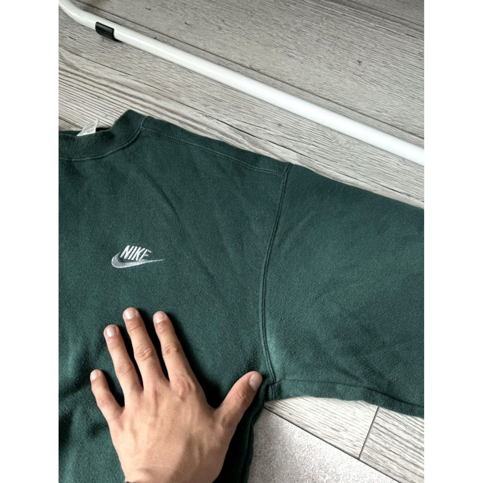 Nike VINTAGE Nike Sweatshirt M Adults Green 90s Retro Y2K Boxy Distressed Streetwear Mens Size US M / EU 48-50 / 2 - 6 Thumbnail