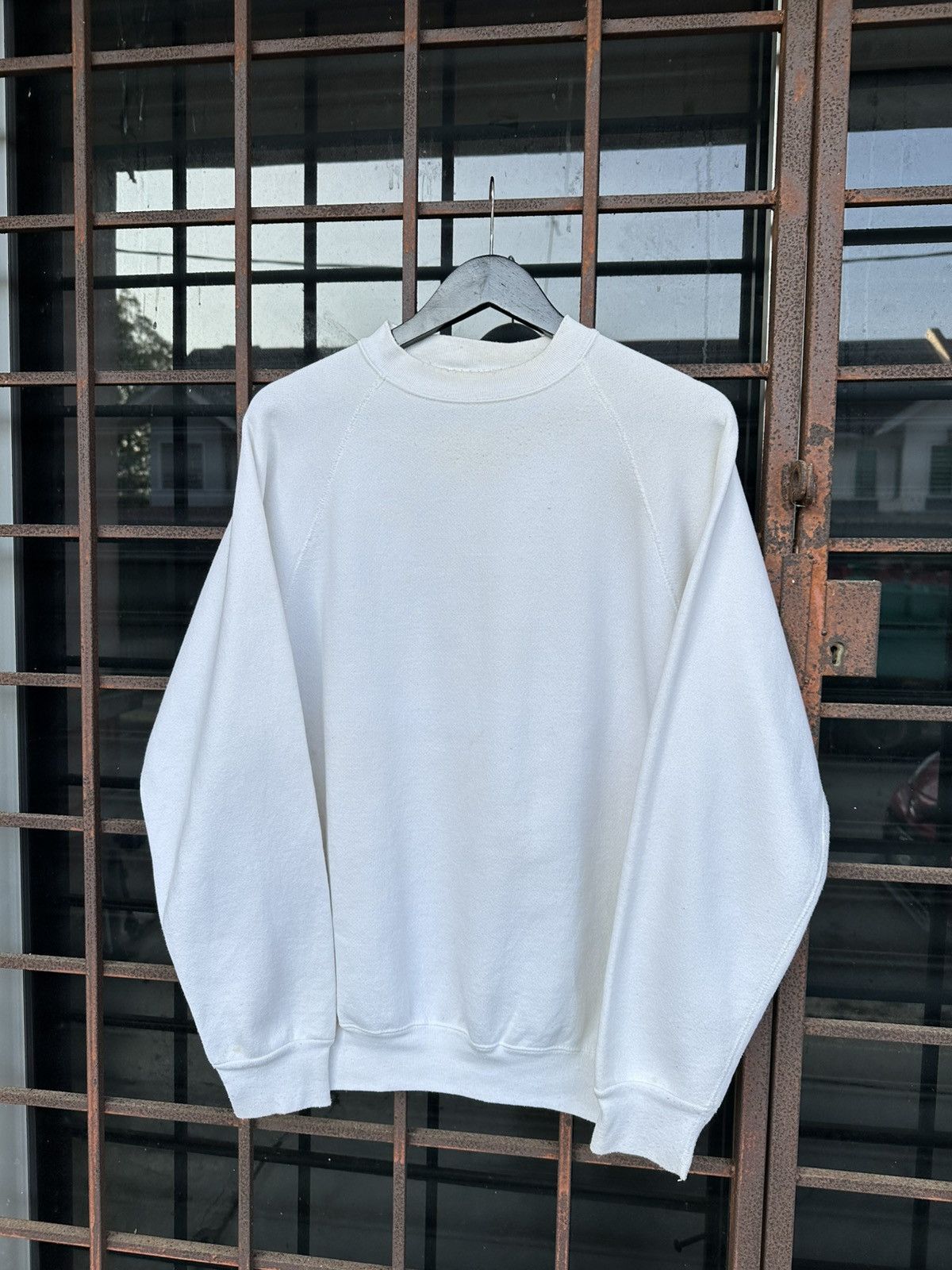 Vintage Vintage Discuss Athletics Plain Boxy Crewneck Size US L / EU 52-54 / 3 - 1 Thumbnail