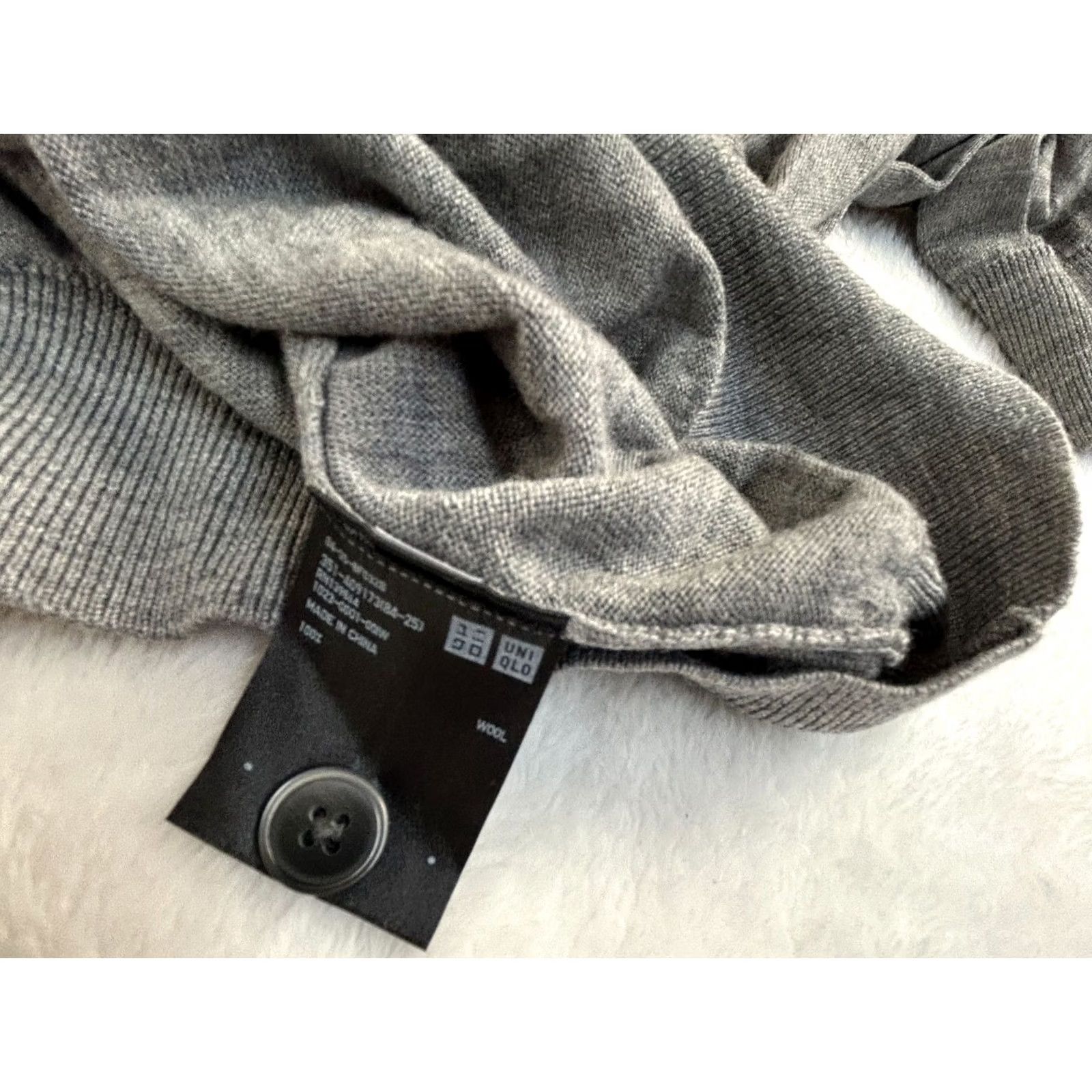 Uniqlo Uniqlo Mens Gray V-Neck Button-Up Cardigan Sweater Large Lightweight 100% Wool Size US L / EU 52-54 / 3 - 4 Thumbnail