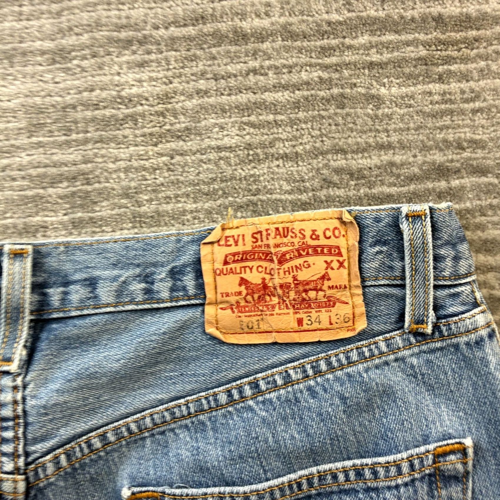 Levi's VINTAGE Levi's 501 Jeans Mens 34x36 Blue Denim Distressed 90s Regular 5-Pocket Size US 34 / EU 50 - 5 Thumbnail