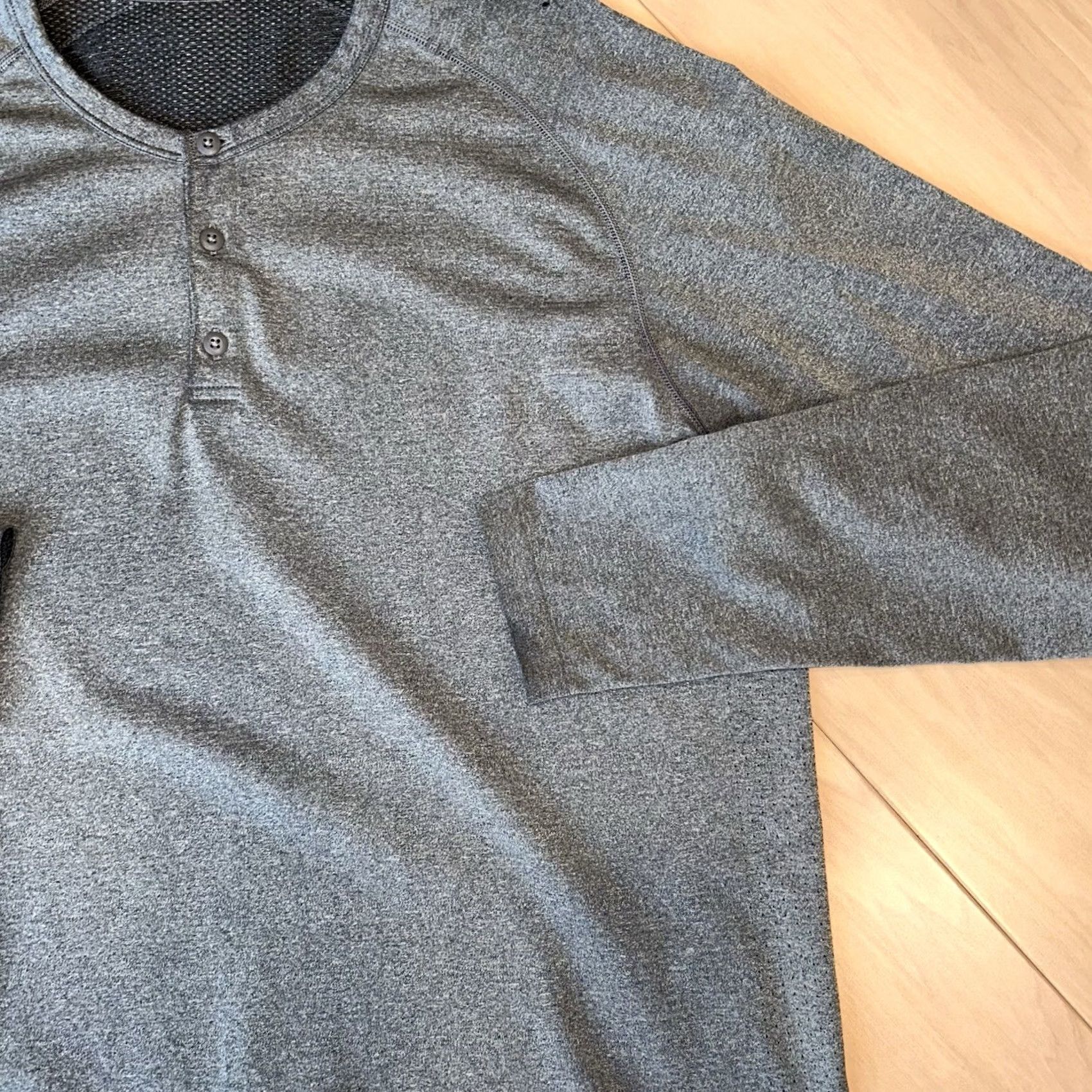 Lululemon Lululemon Live In Practice Henley Gray Long Sleeve T-Shirt Men’s XL Distressed Size US XL / EU 56 / 4 - 3 Thumbnail