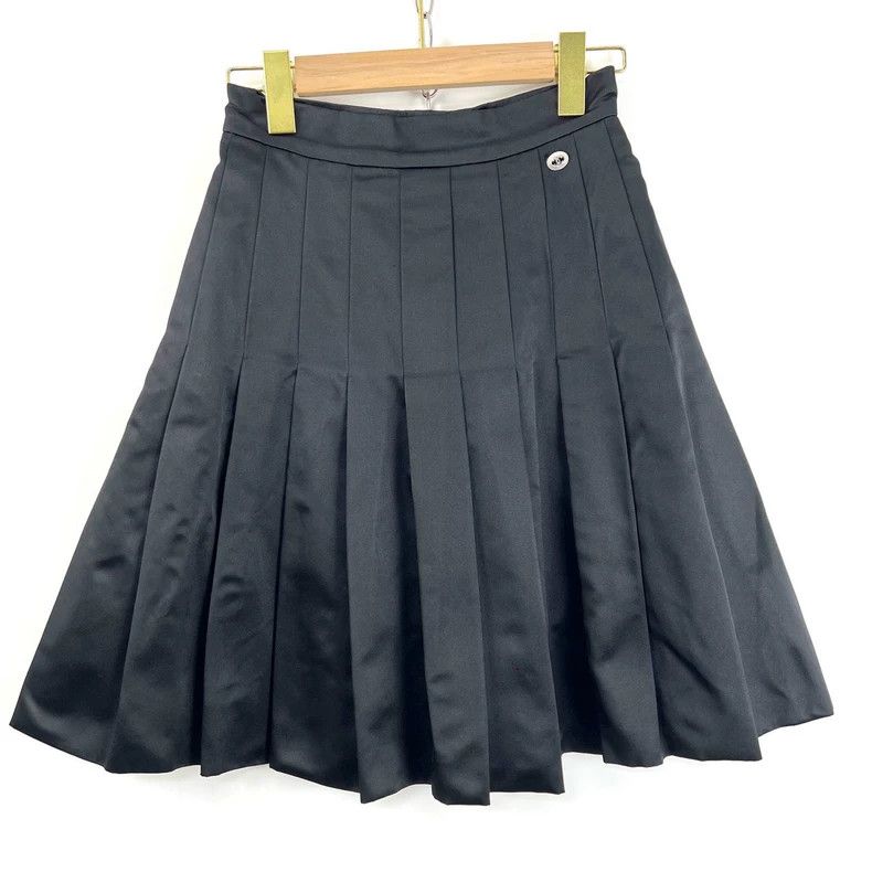 Chanel Chanel Black satin small logo pleated skirt Size 42" / US 20 - 1 Thumbnail