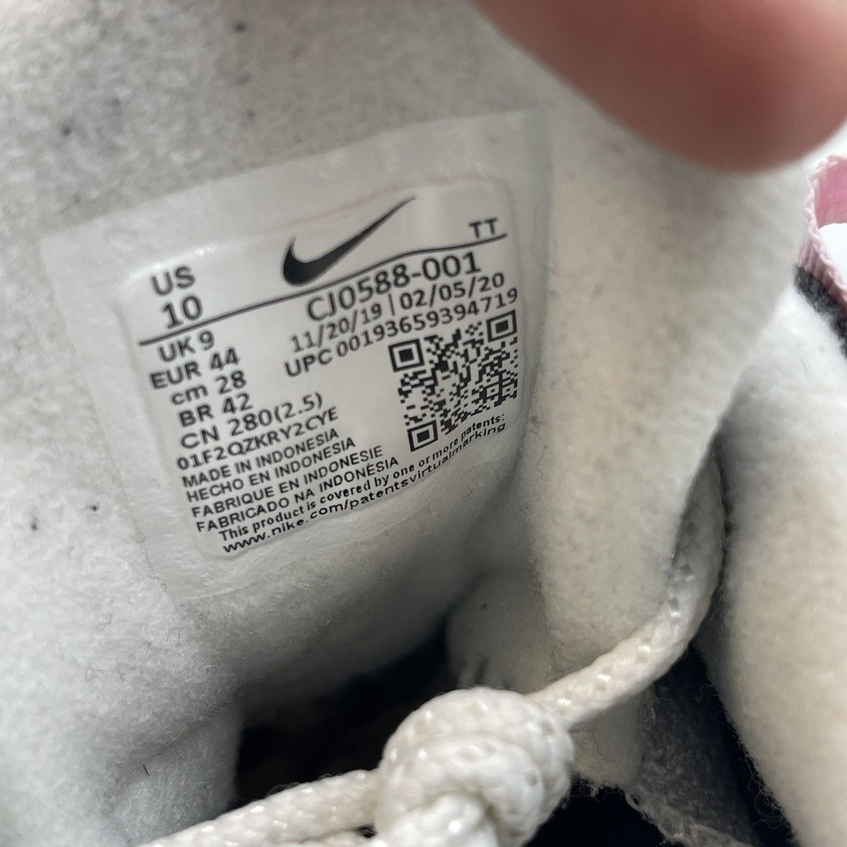 Nike Air max 95 pink foam Size US 10 / EU 43 - 8 Thumbnail