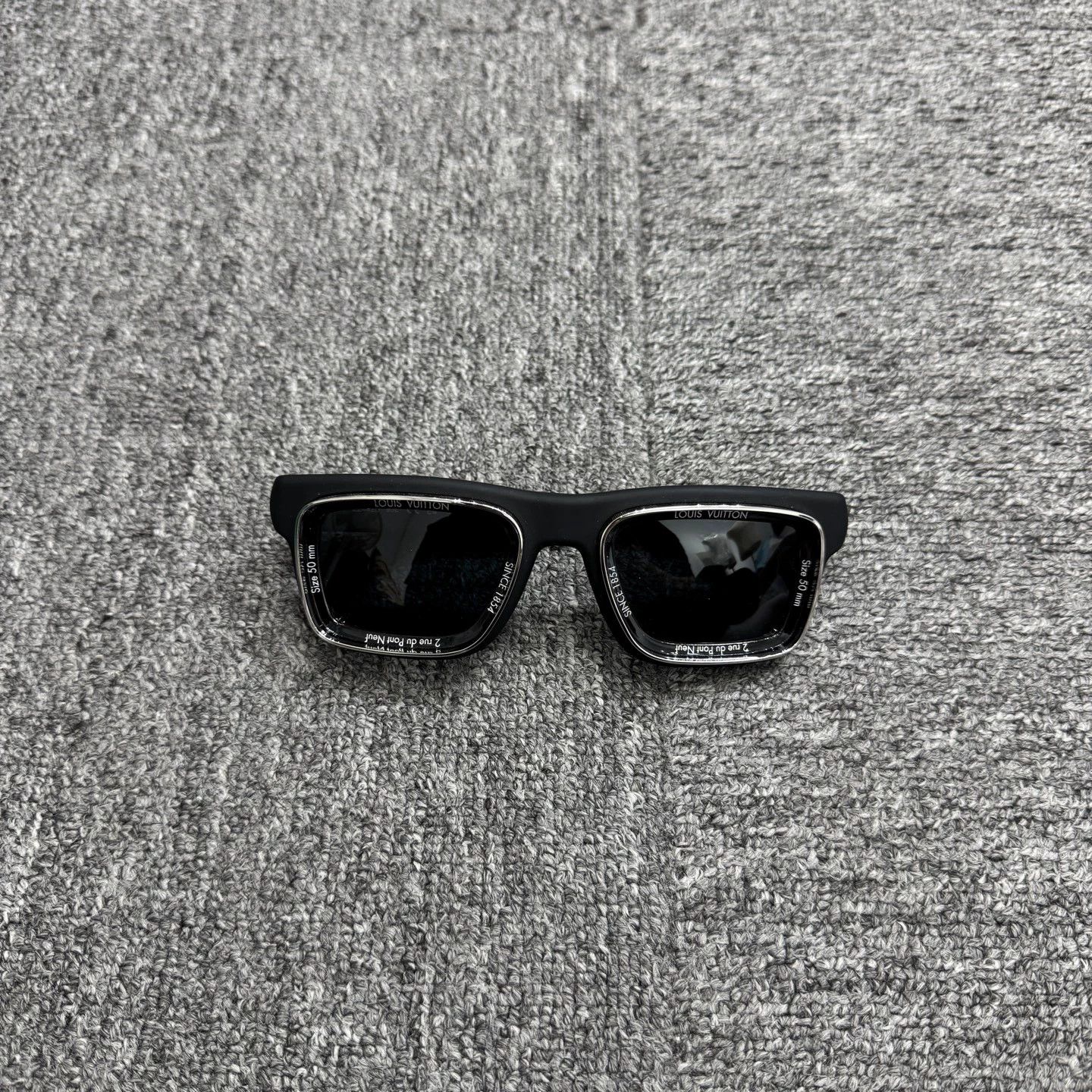 Louis Vuitton LOUIS VUITTON Square Frame Sunglasses 99 New OS Size ONE SIZE - 2 Thumbnail