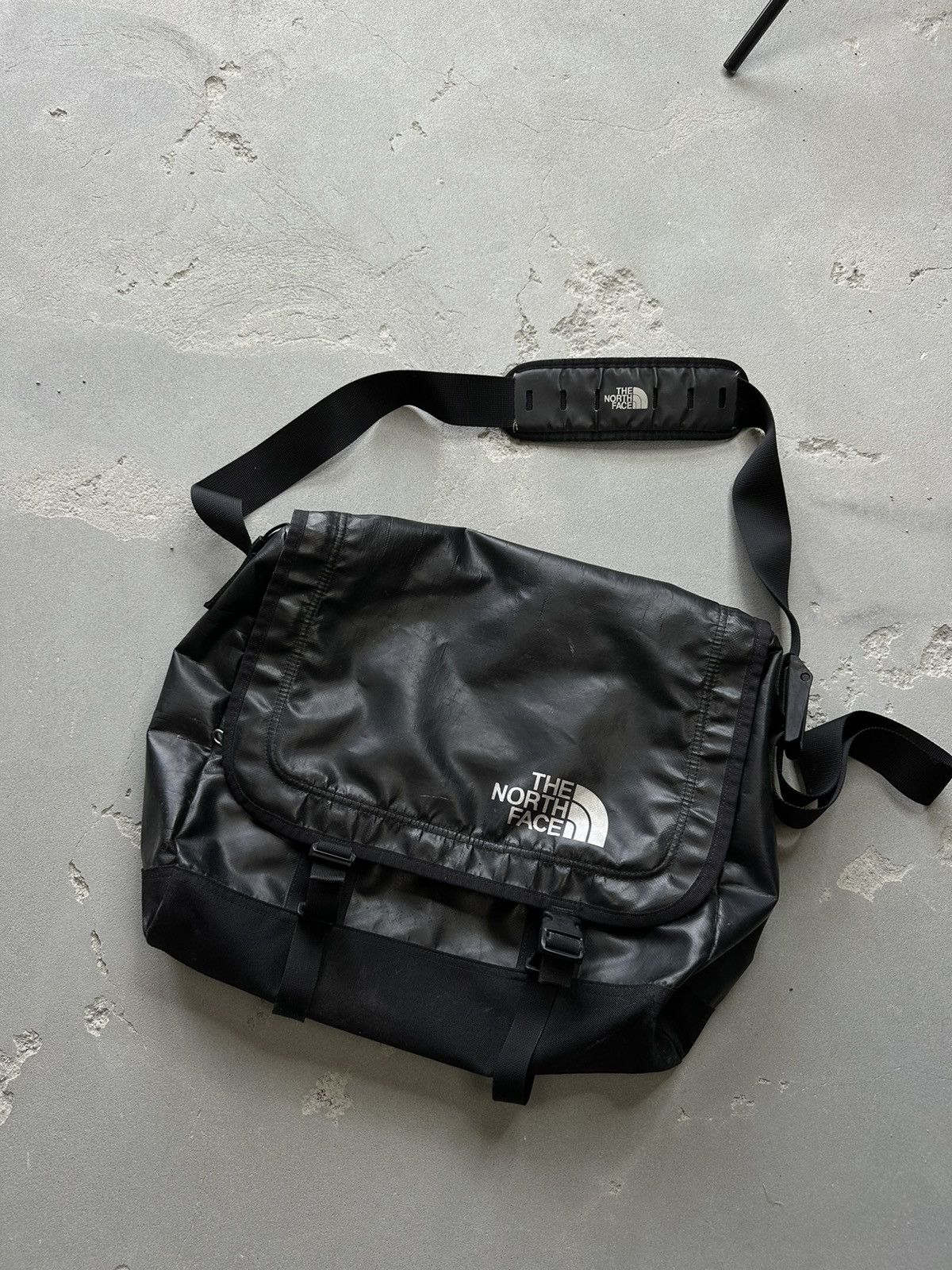 The North Face The North Face Messenger Bag black | Grailed