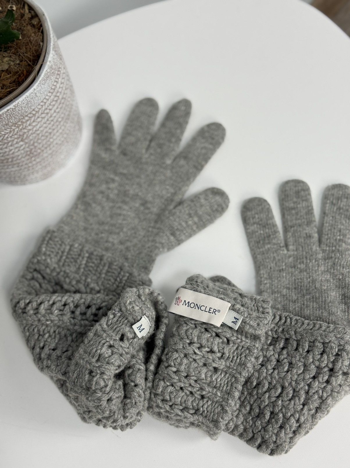 Moncler Moncler Knit Gloves Cashmere / Wool Gray Ledies Size ONE SIZE - 13 Thumbnail