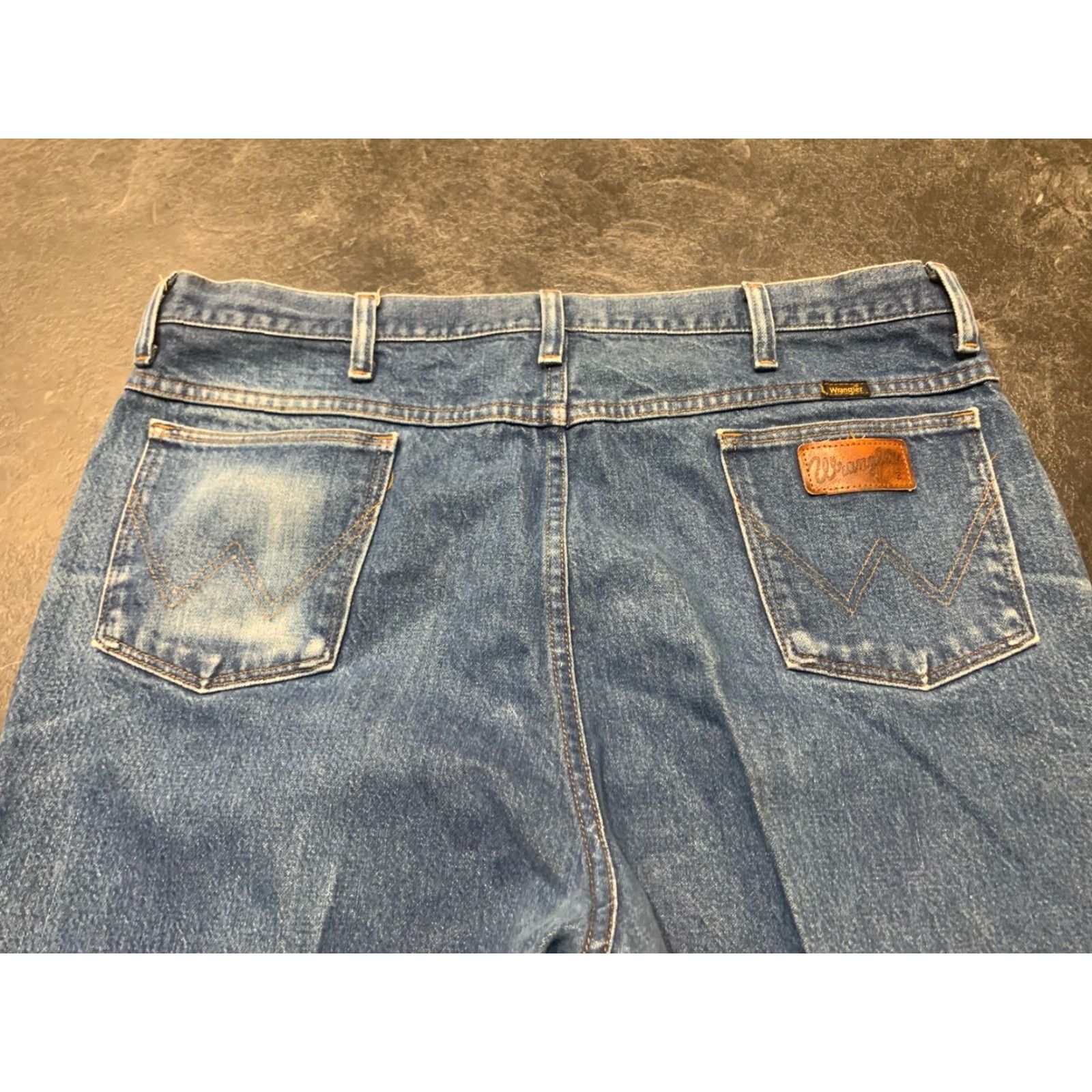 Wrangler VINTAGE Wrangler Jeans Mens 40x34 Denim Straight Medium Wash Cowboy 945NAV Regular Fit Size US 40 / EU 56 - 3 Thumbnail