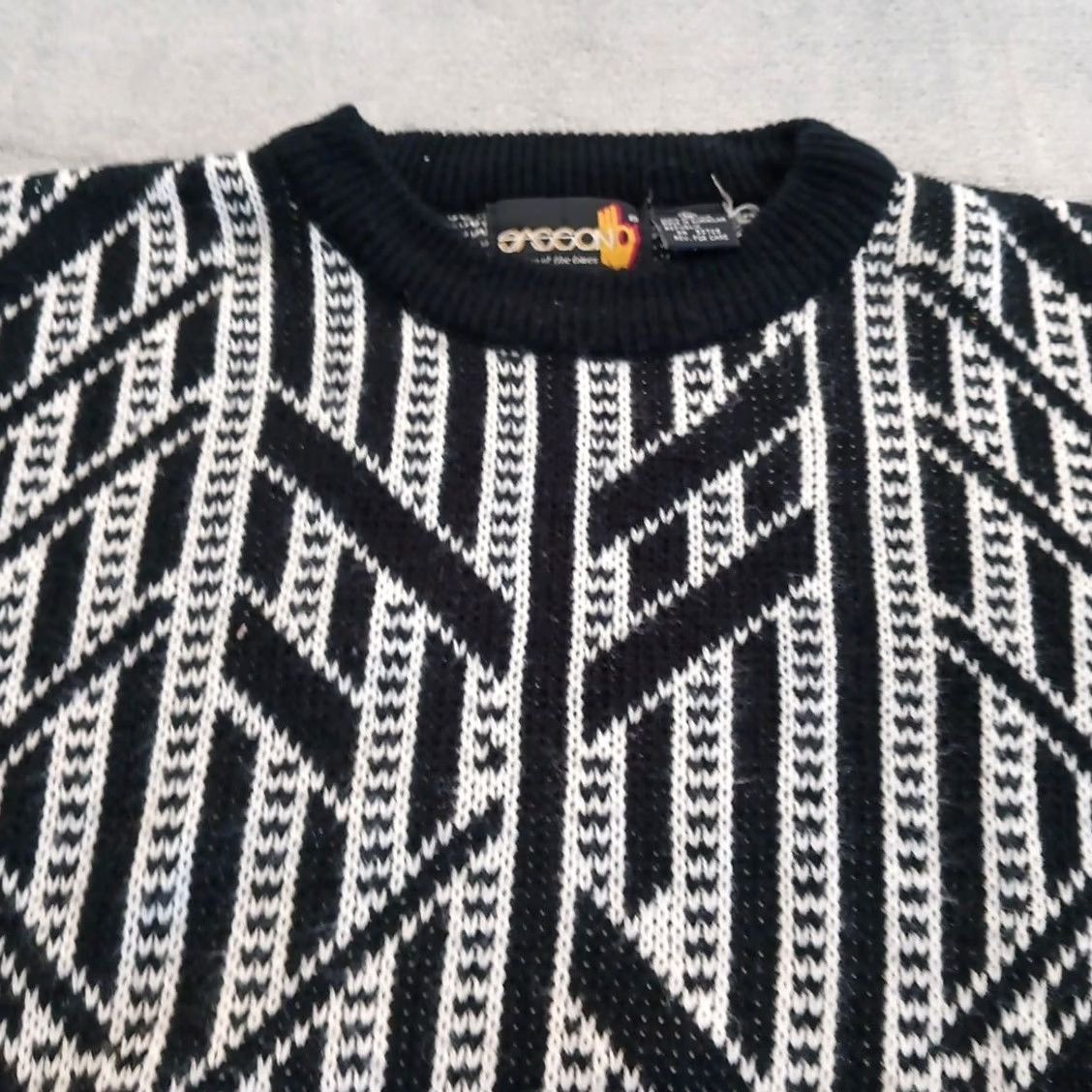 Vintage Vintage Sasson Sweater Mens Large Black Geometric Acrylic Long Sleeve Crew Neck Size US L / EU 52-54 / 3 - 2 Thumbnail