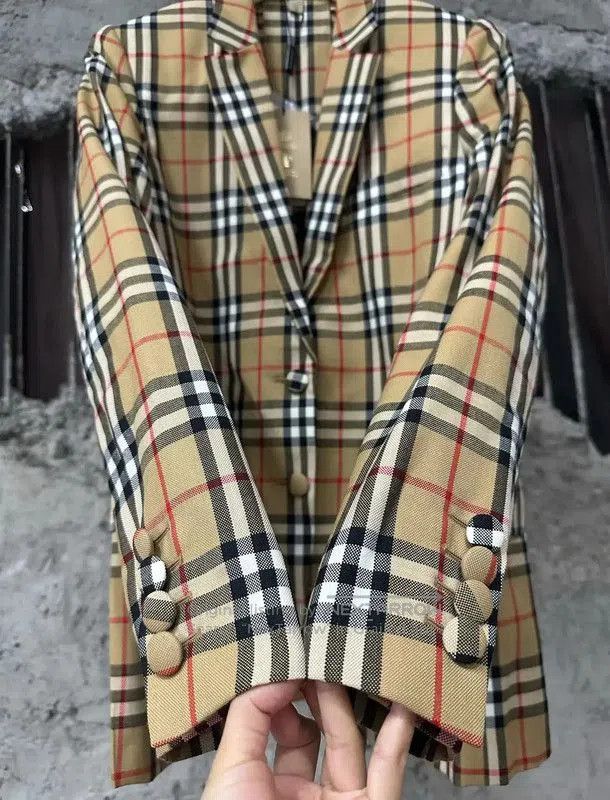 Burberry Burberry Plaid Long Sleeve Jacket for Men. Size US M / EU 48-50 / 2 - 4 Thumbnail