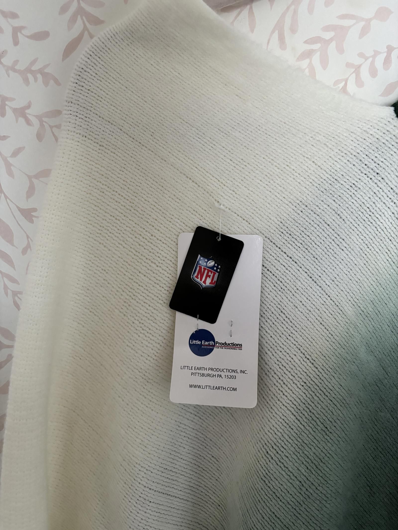 NFL NWT Green Bay Packers NFL Ombre/Rhinestone Shawl Poncho Size ONE SIZE - 3 Thumbnail