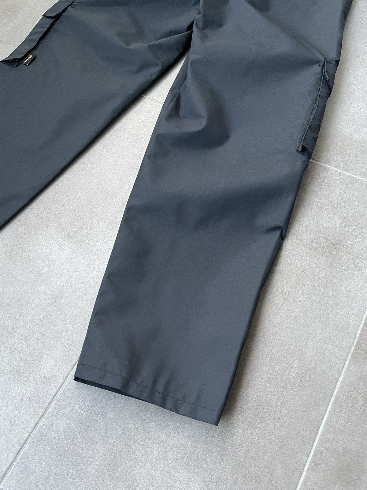 Han Kjobenhavn SS23 !DS! Han Kjobenhavn Oversized Nylon Navy Track Pants Size US 30 / EU 46 - 17 Thumbnail
