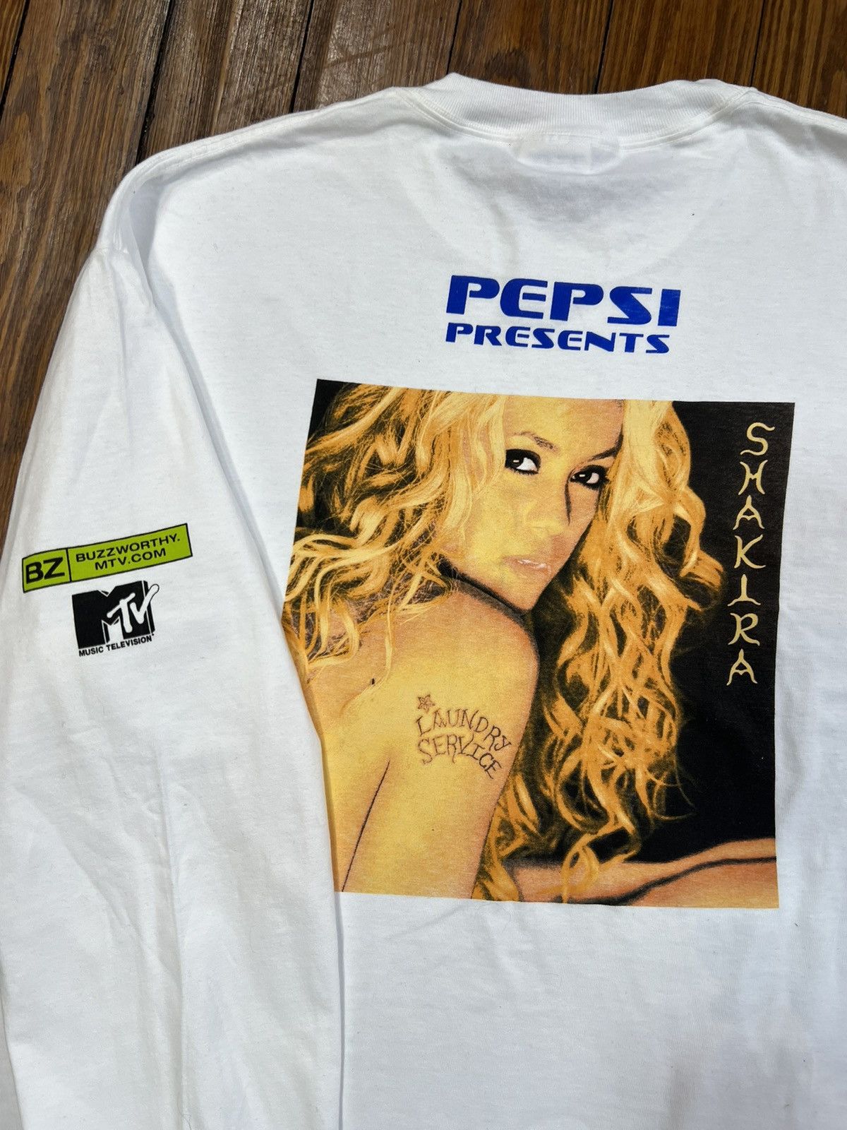 Band Tees × Mtv × Vintage Vintage MTV Shakira Pepsi Promo Long Sleeve Band Tee Shirt Size US XL / EU 56 / 4 - 1 Thumbnail