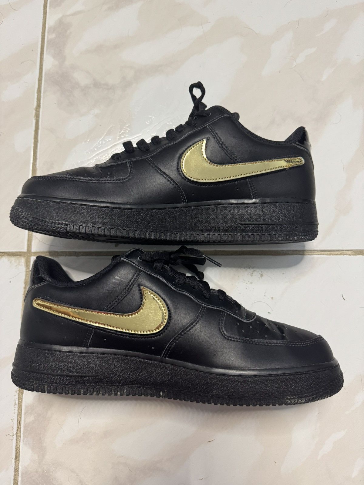 Nike Size 10 Nike Air Force 1 Black Metallic Gold Swoosh Pack Size US 10 / EU 43 - 2 Thumbnail